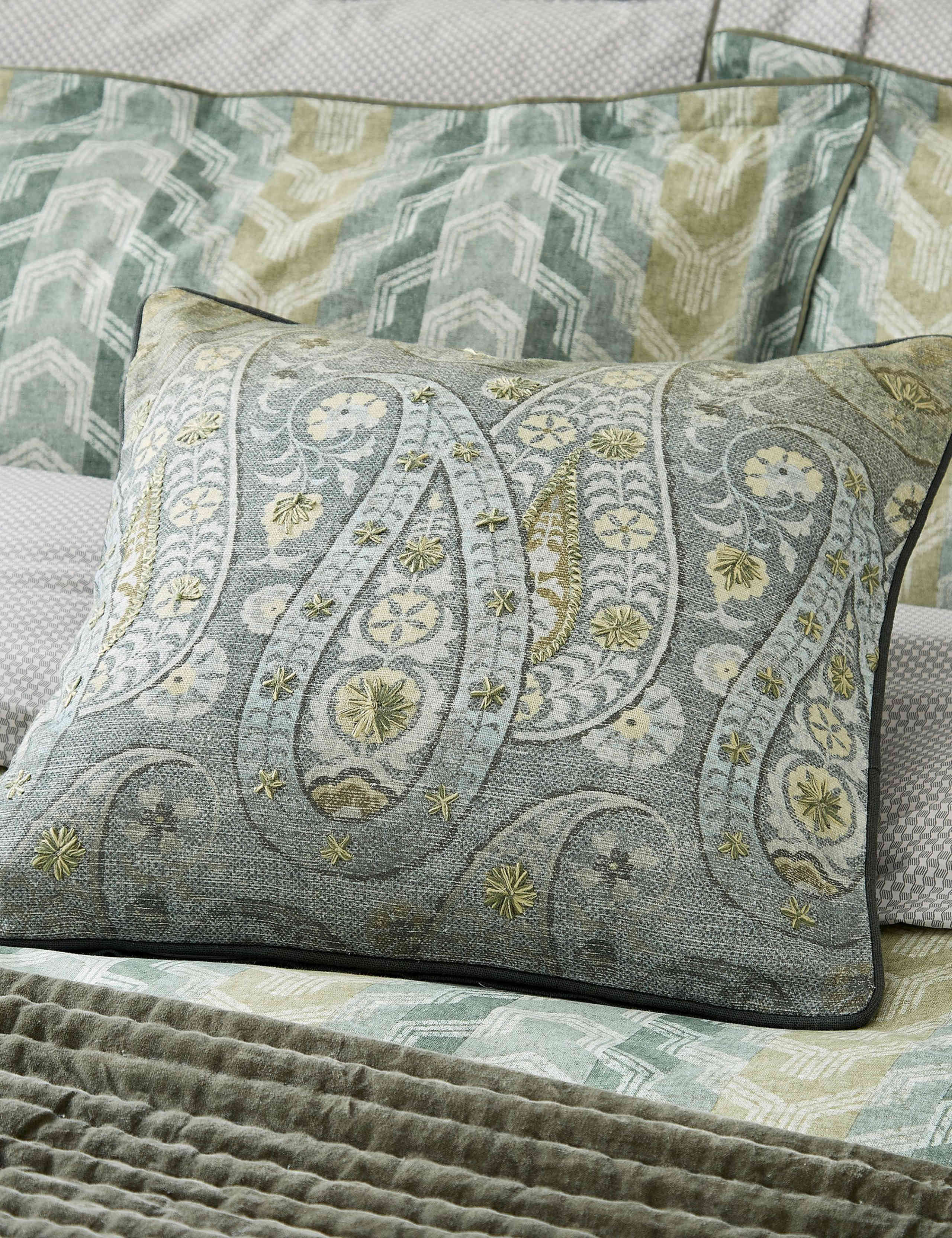 Reya / Emira Pure Cotton Paisley Cushion 2 of 4