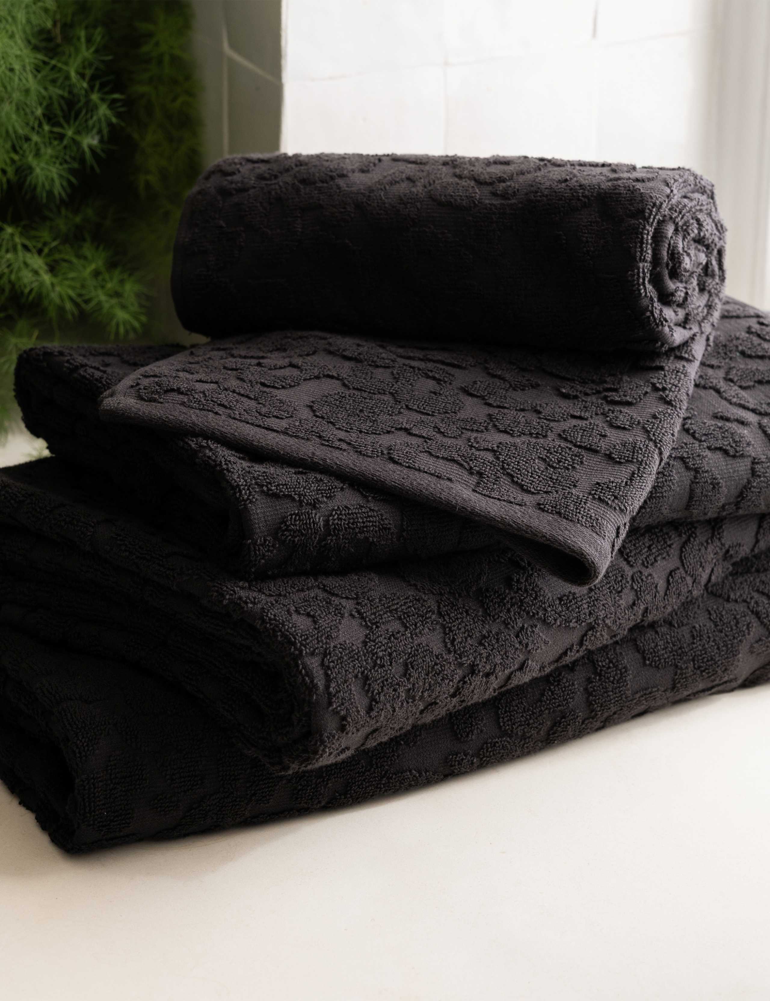 Pure Cotton Leopard Jacquard Towel 2 of 5