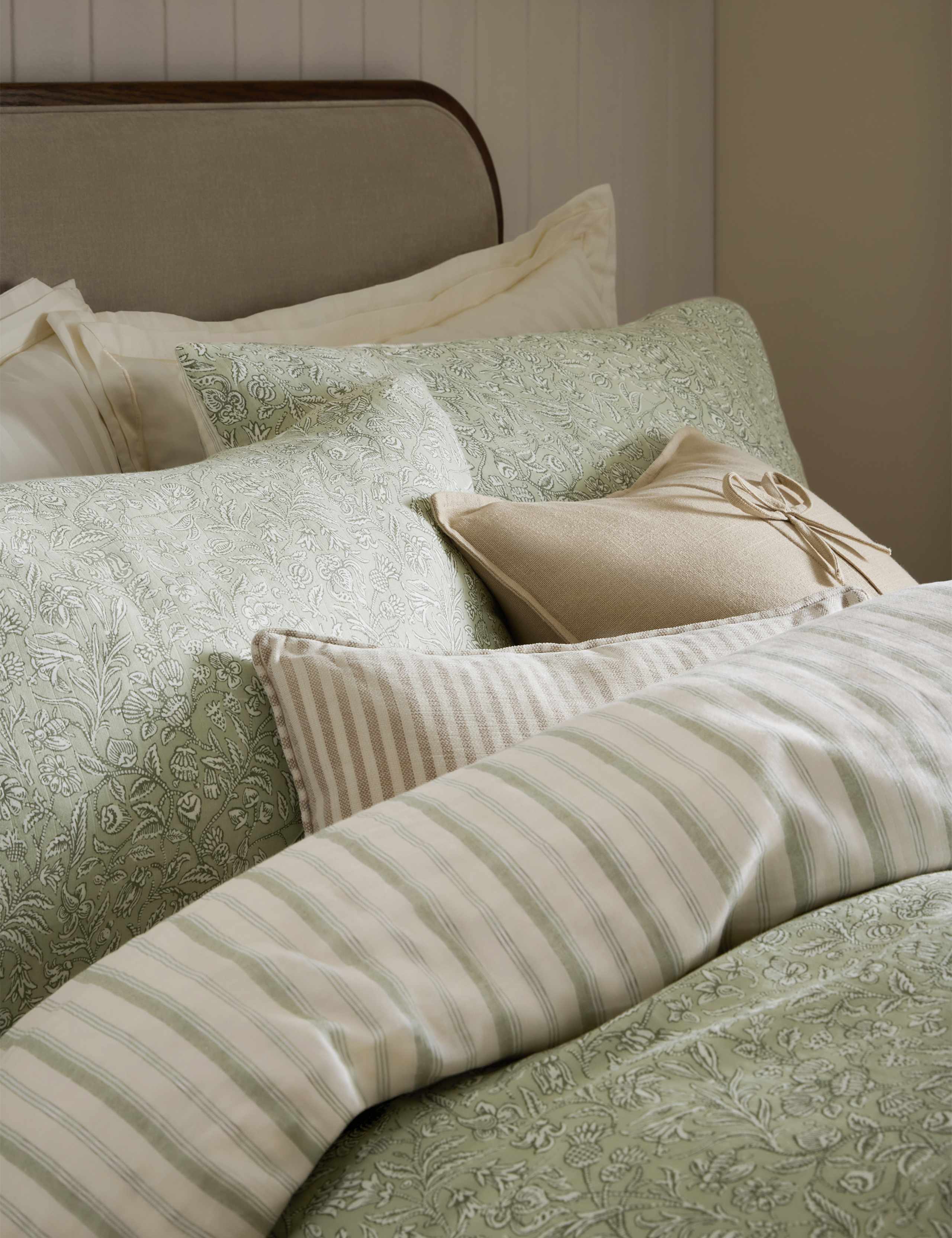 2 Pack Pure Cotton Elmdon Pillowcases 2 of 3