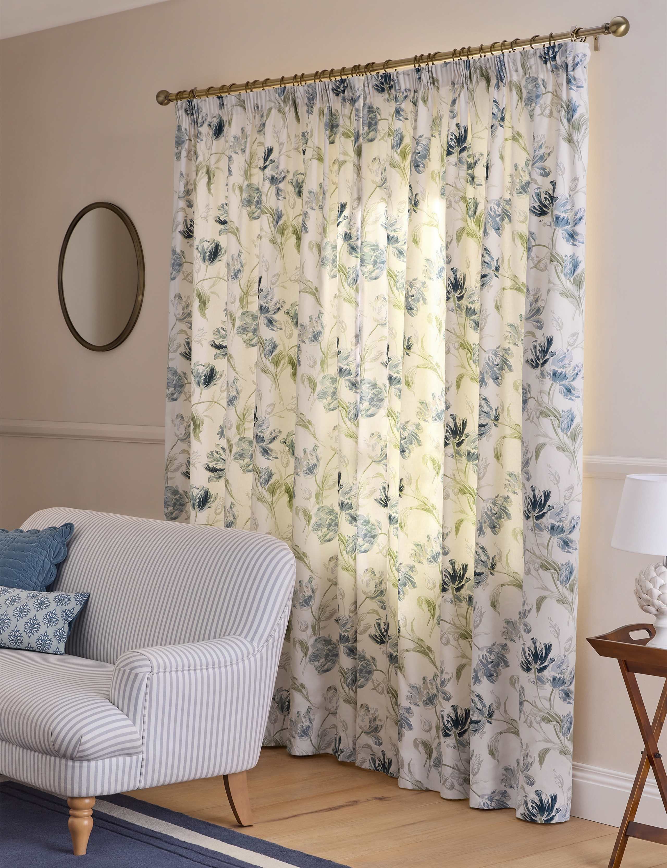 Gosford Pure Cotton Floral Curtains 3 of 4