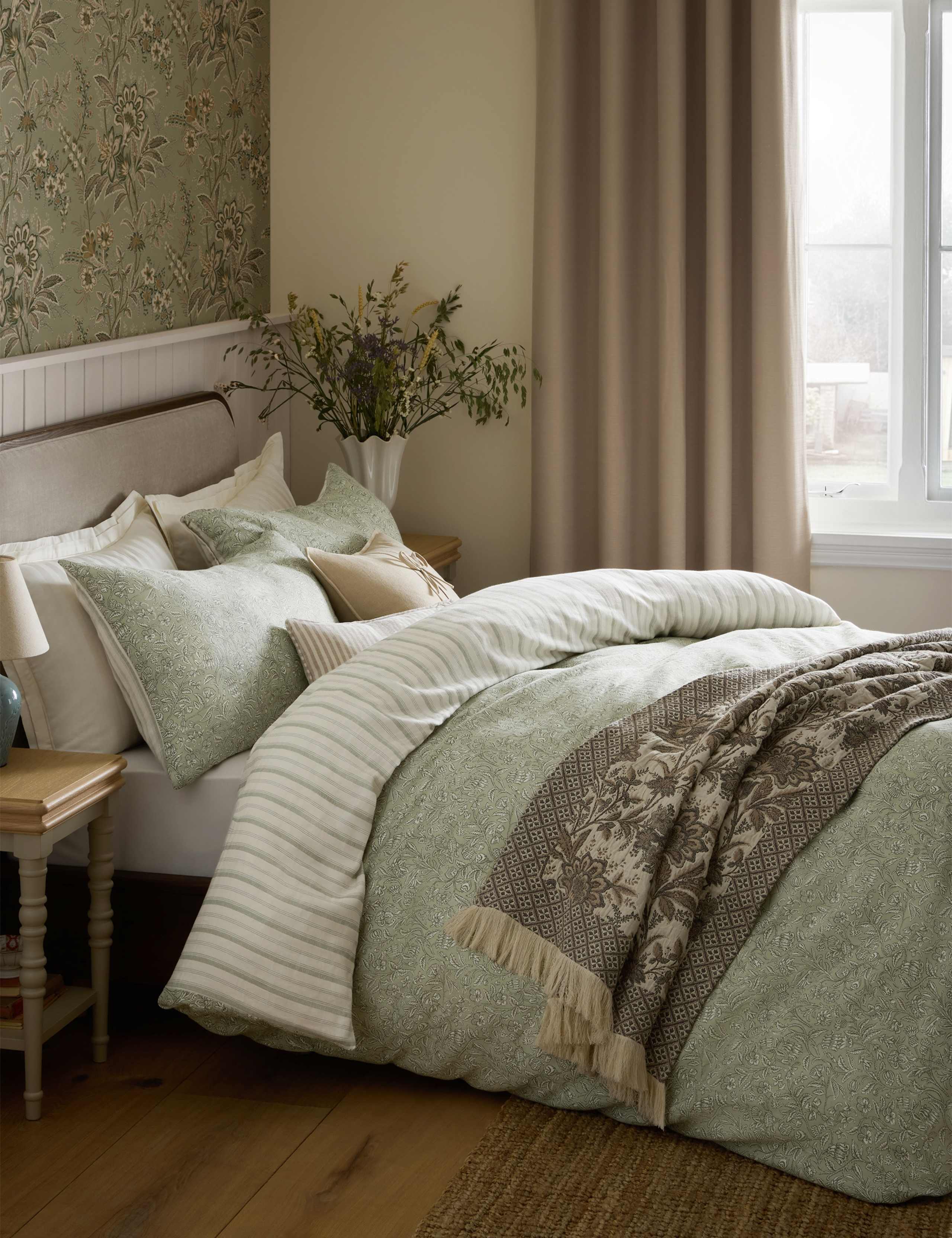 Elmdon Floral Reversible Bedding Set 2 of 4