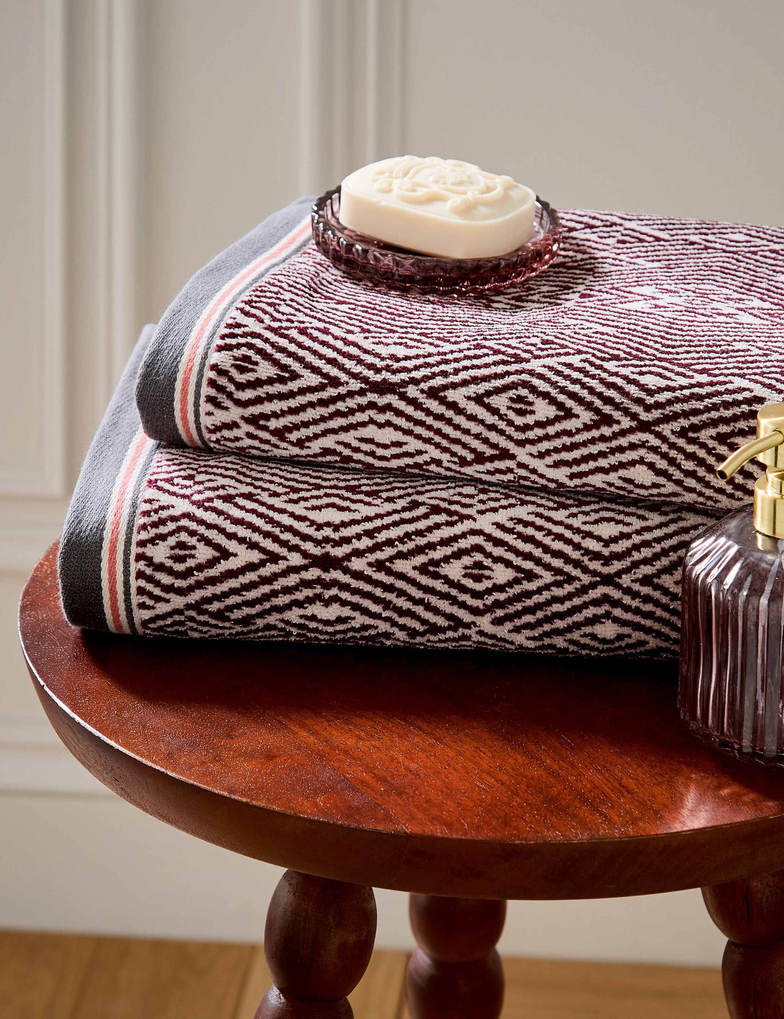 Pure Cotton Katara/Umma Towel 1 of 2