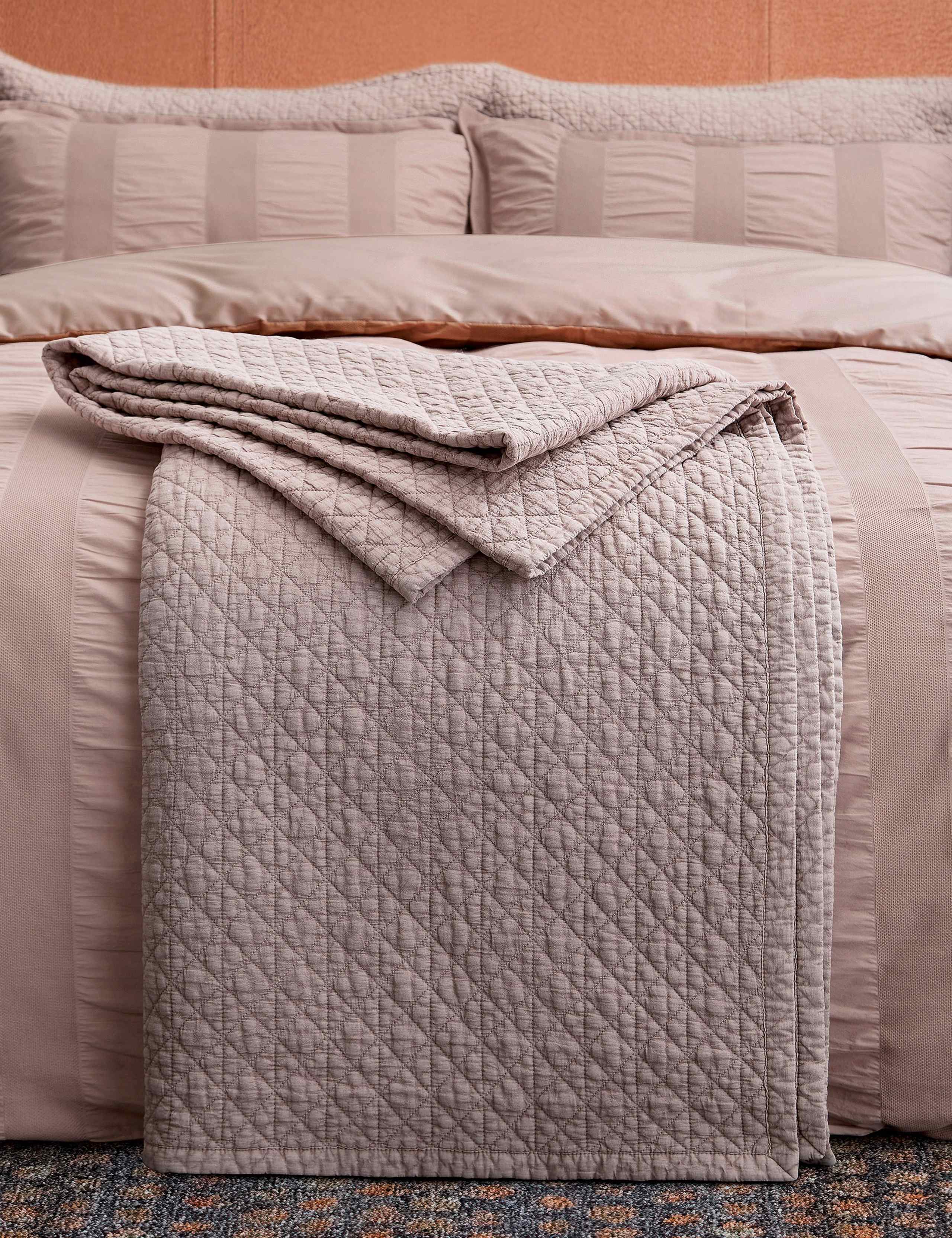 Pure Cotton Stonewashed Quilted Throw 1 of 4