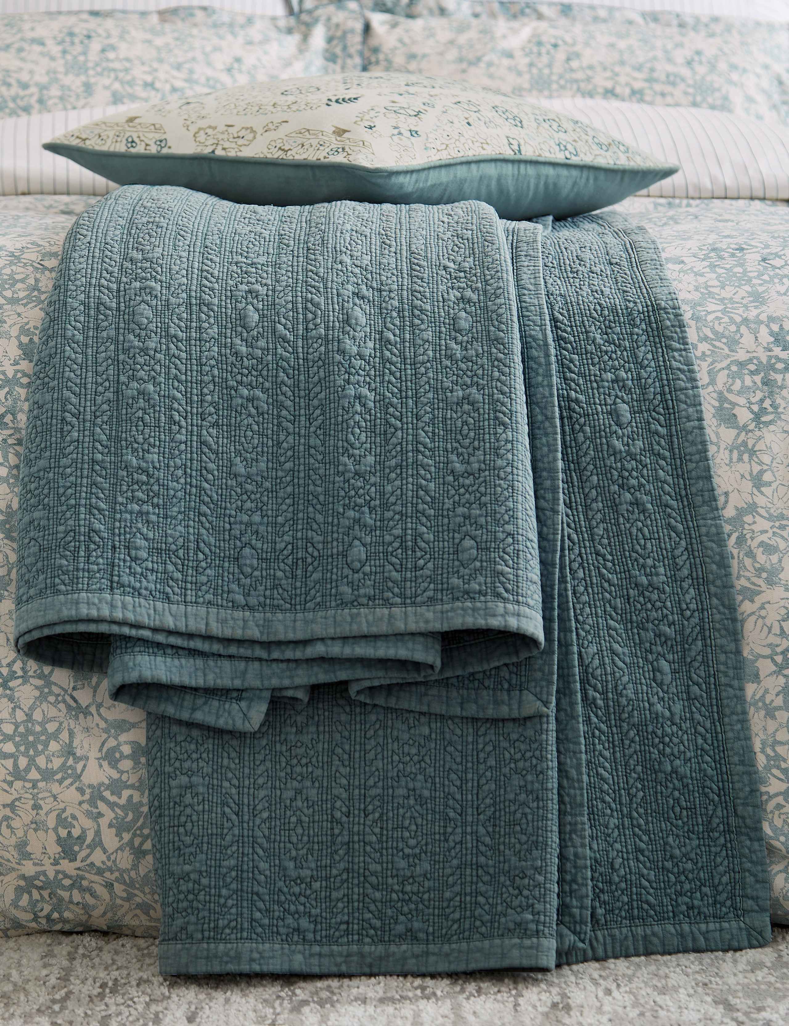Pure Cotton Quilted Throw 2 of 5
