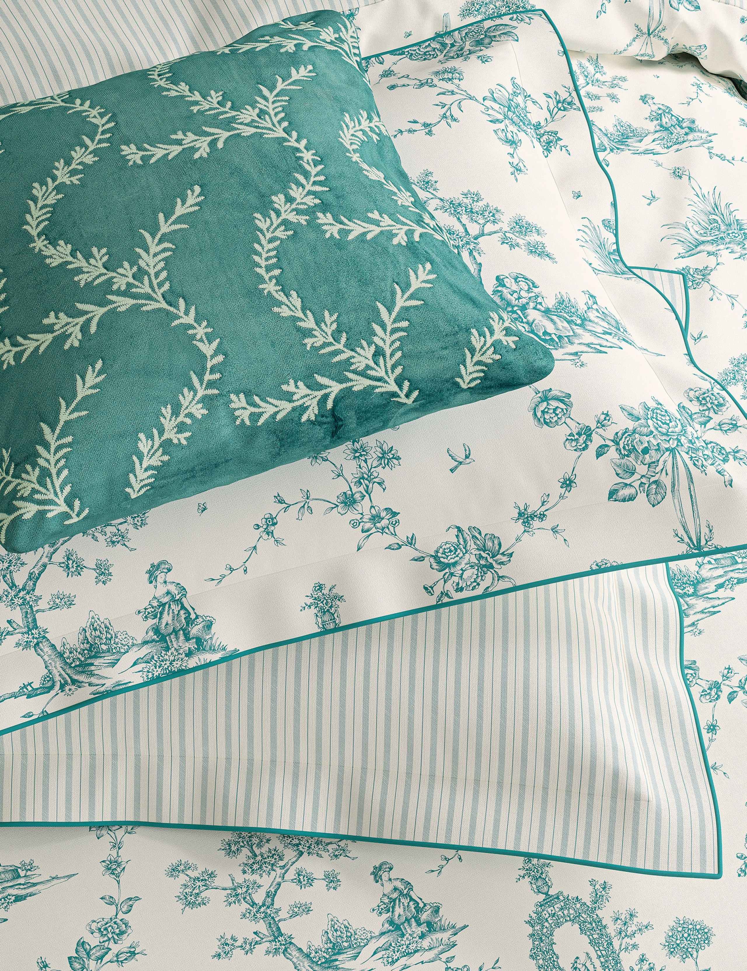 Pure Cotton Garden Of Love Bedding Set 8 of 8