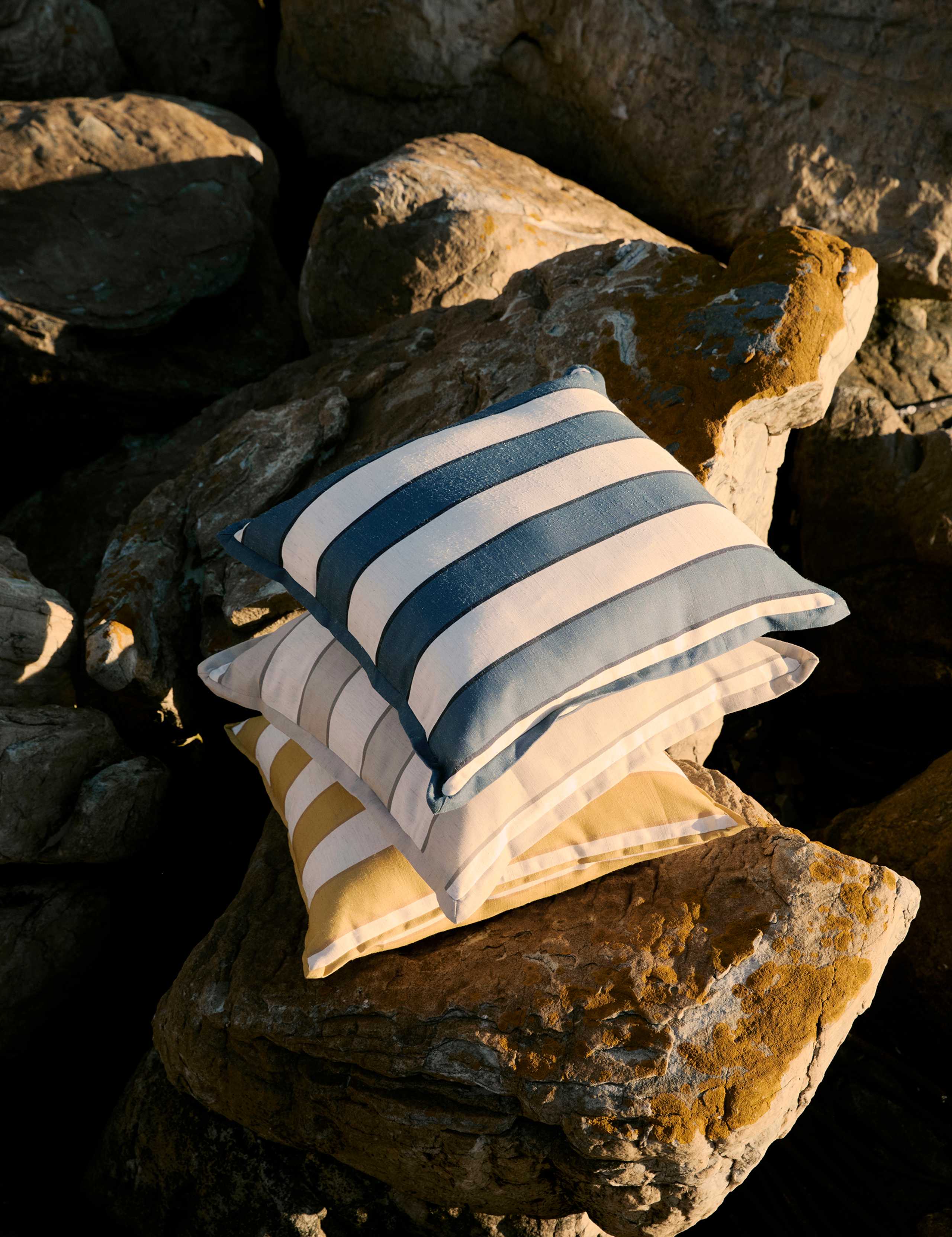 Set of 2 Striped Outdoor Cushions 6 of 6