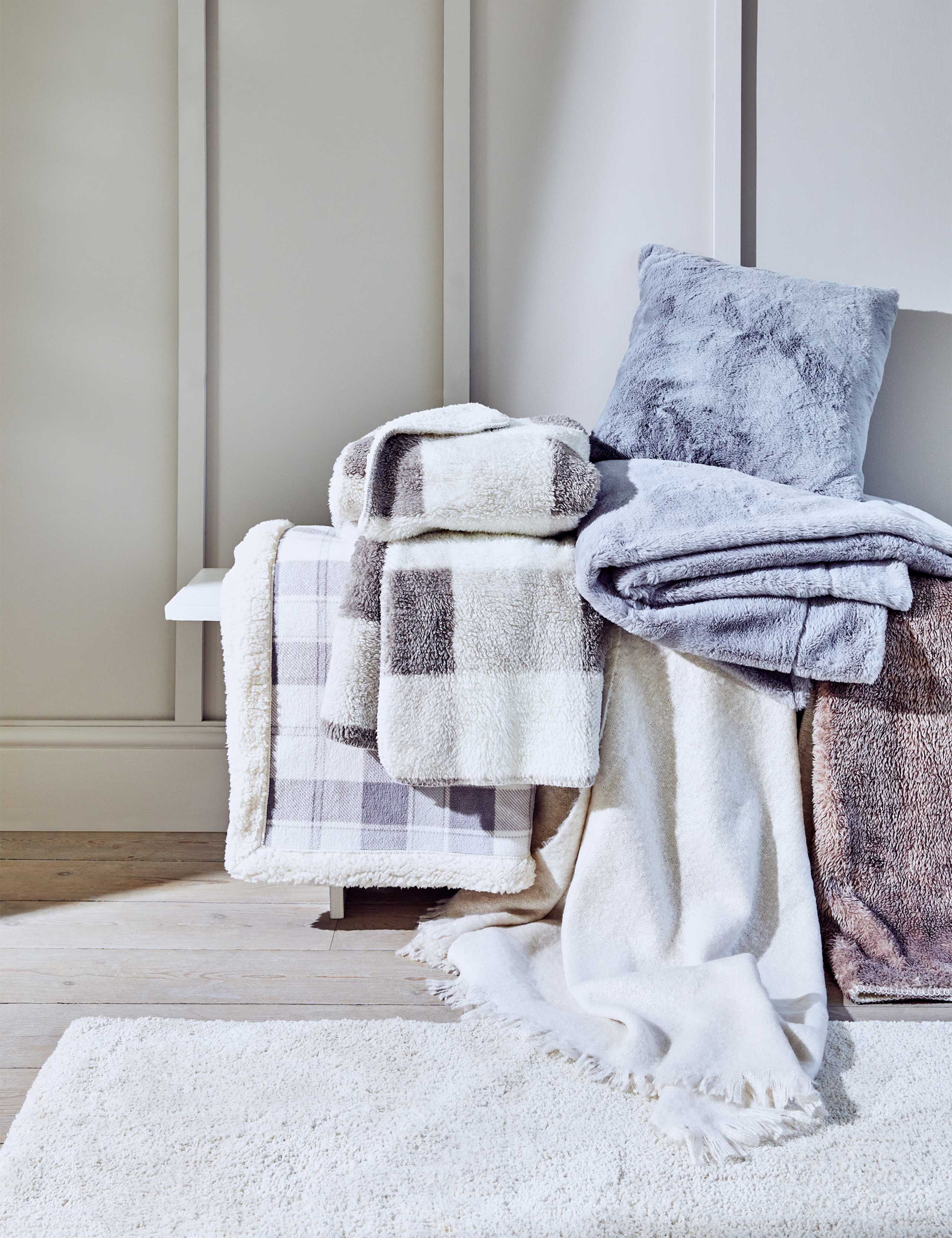 Luxury Fleece Throw 7 of 7