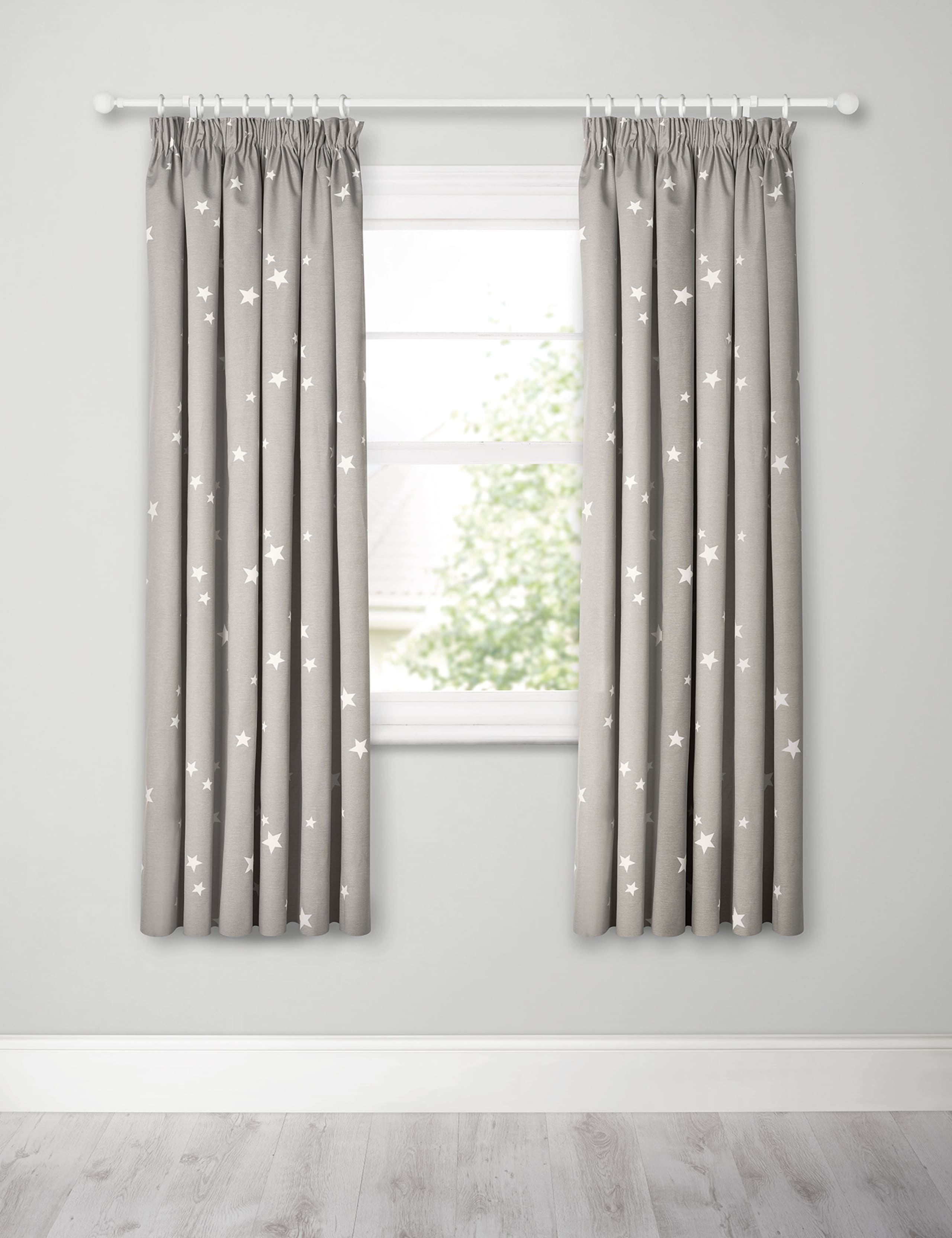 Star Pencil Pleat Blackout Kids Curtains 1 of 2