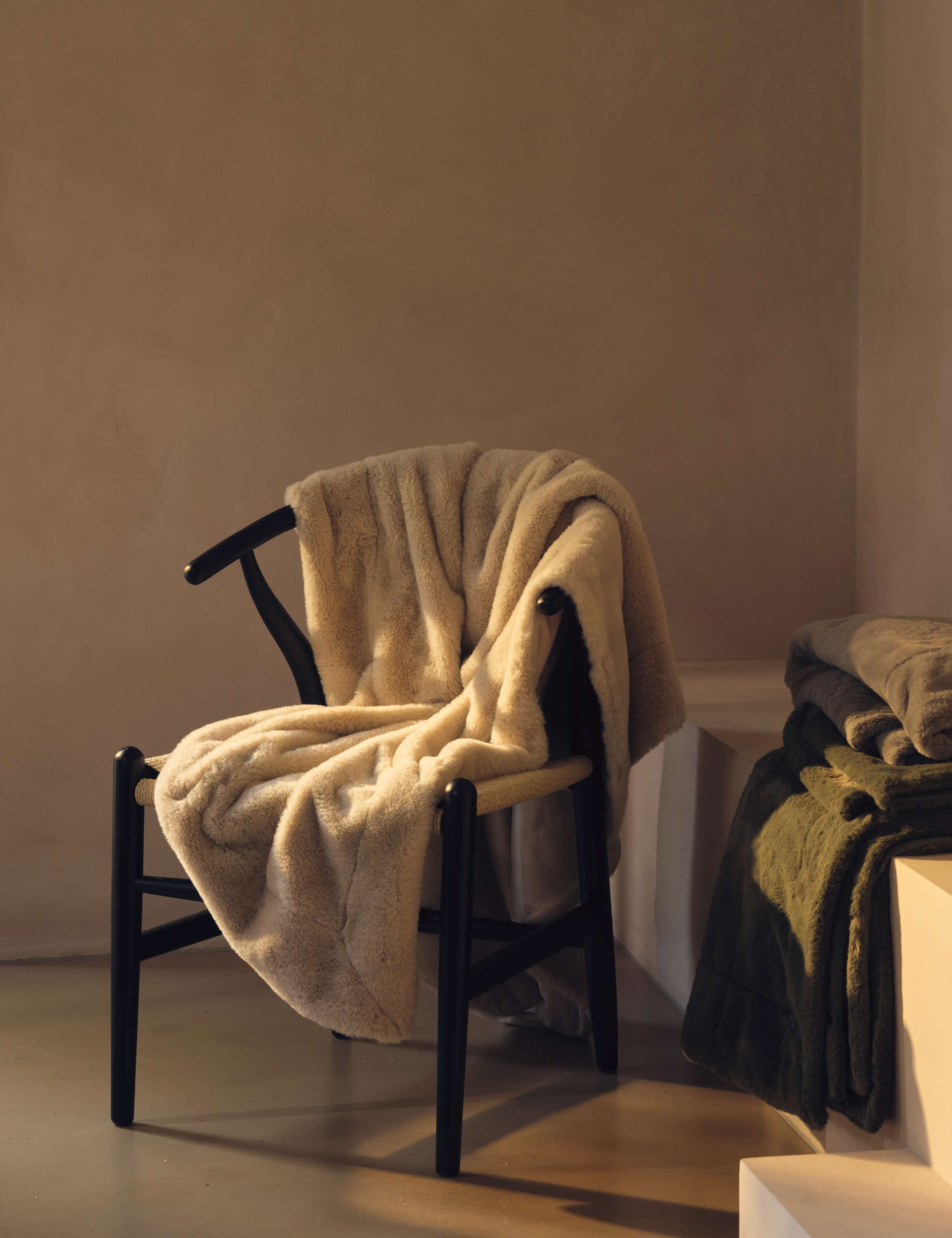 Supersoft Faux Fur Throw 4 of 4