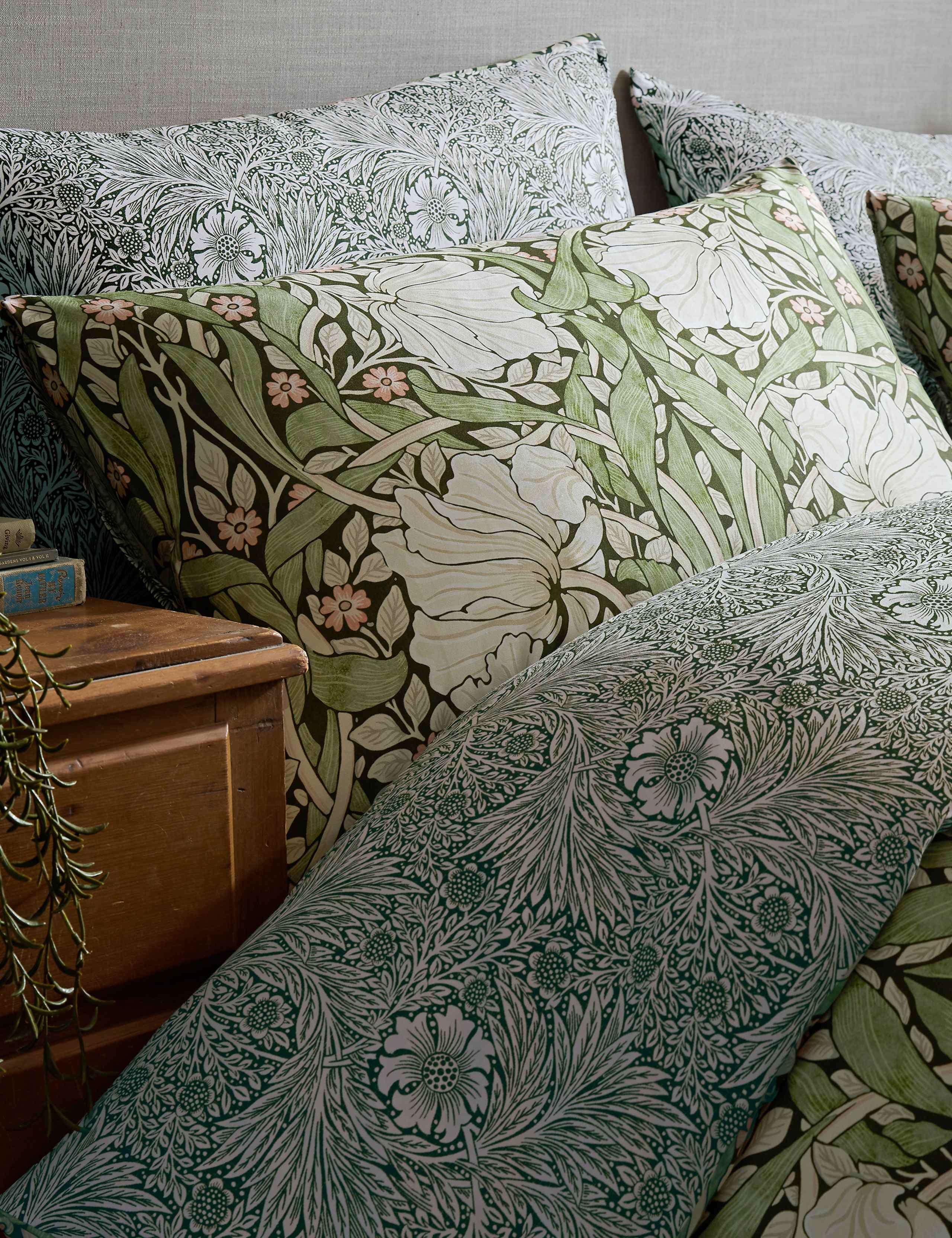 Pure Cotton Pimpernel Reversible Bedding Set 3 of 8