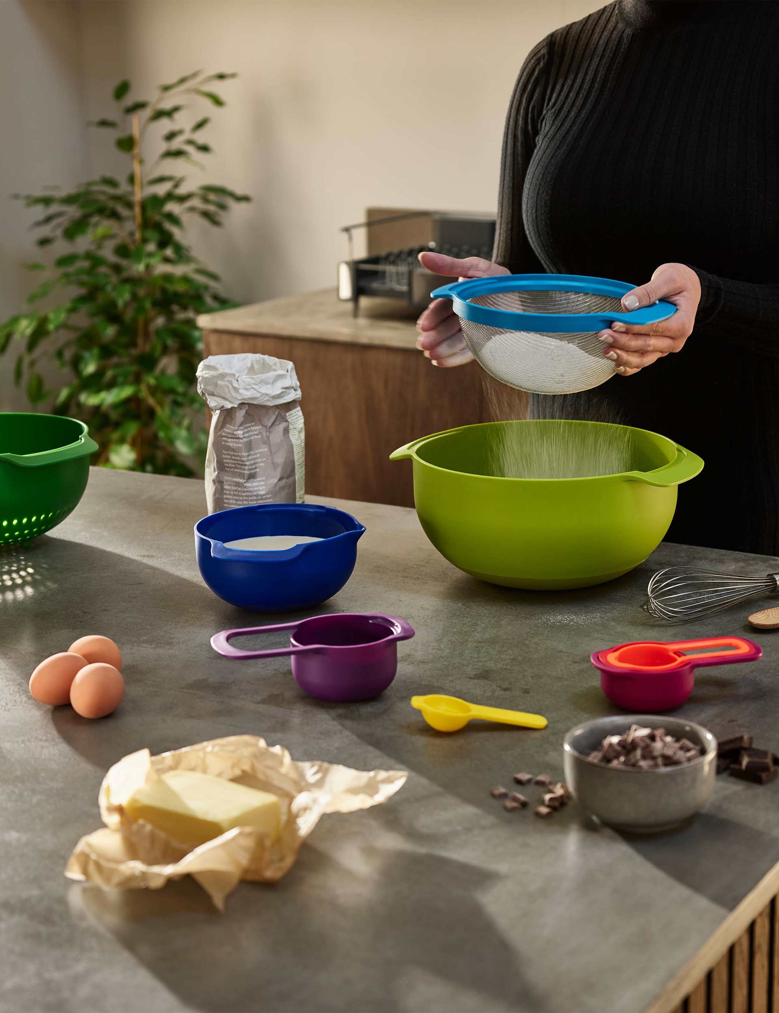 Nest Plus Mixing Bowls & Measuring Cups Set 4 of 4