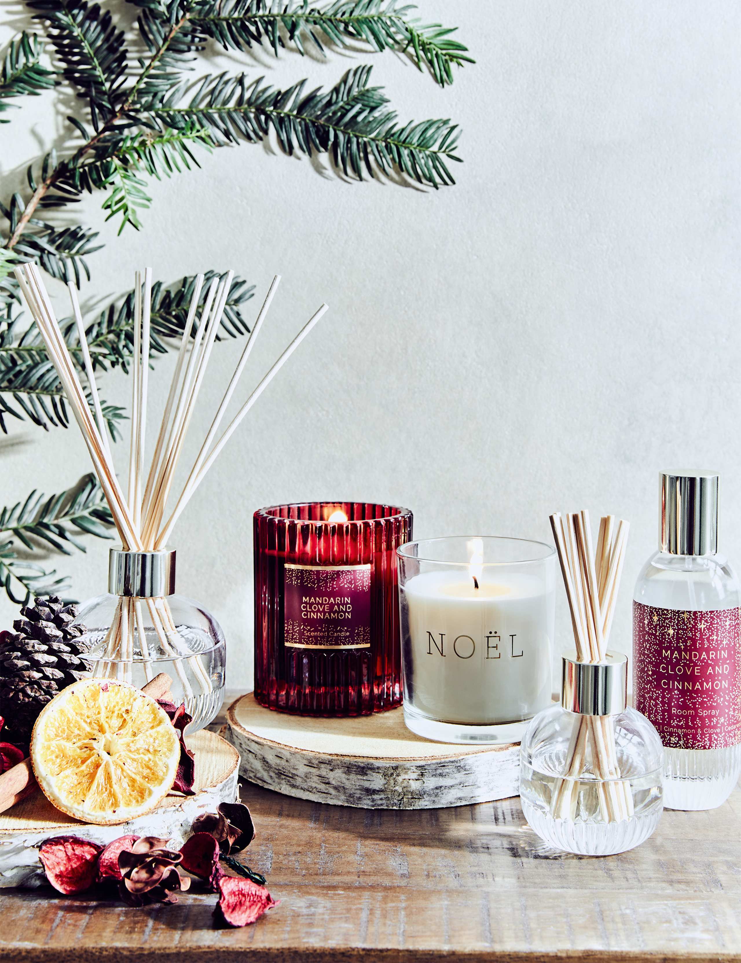 Mandarin Clove & Cinnamon Glass Candle 4 of 4