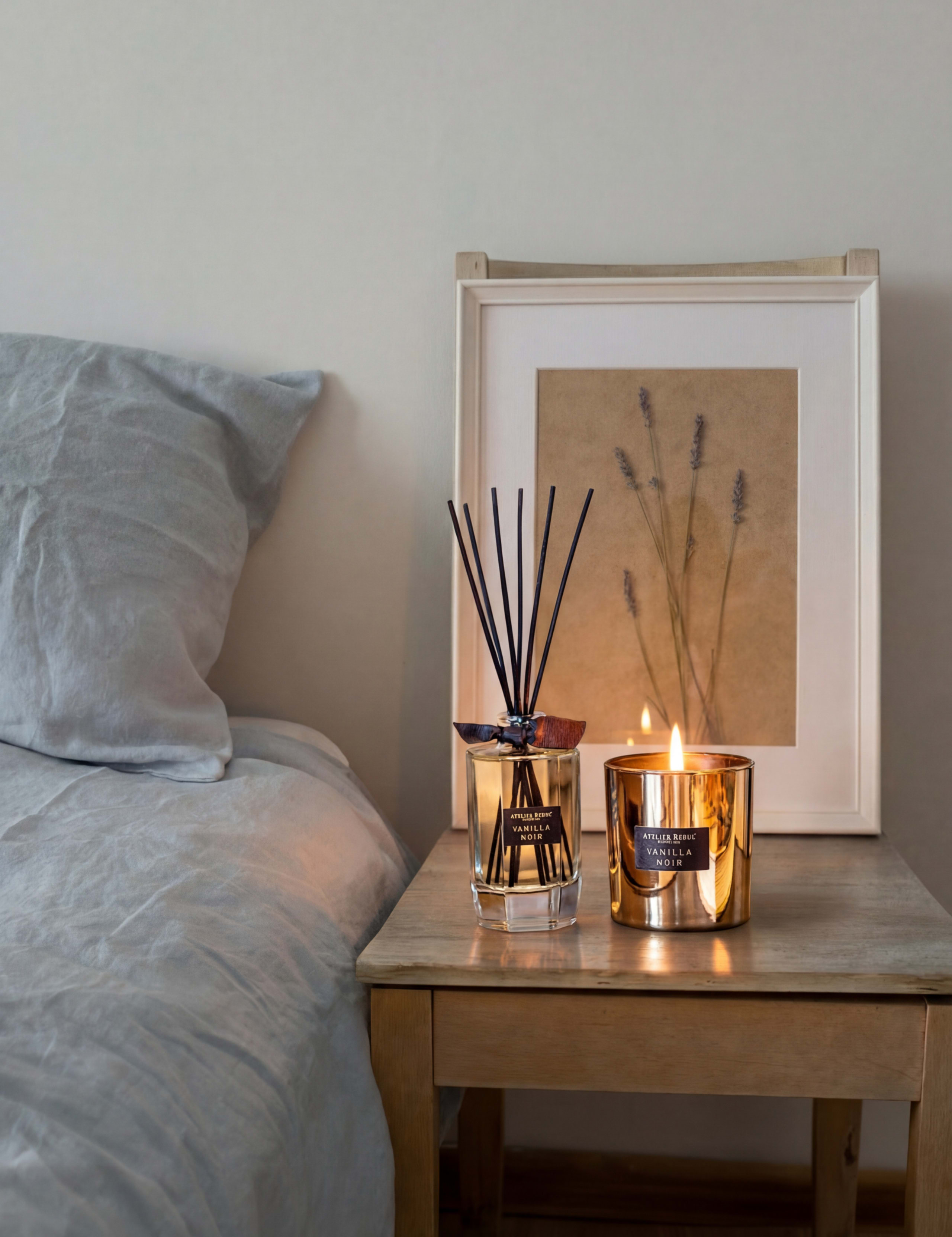 Vanilla Noir Scented Candle 120g 4 of 4