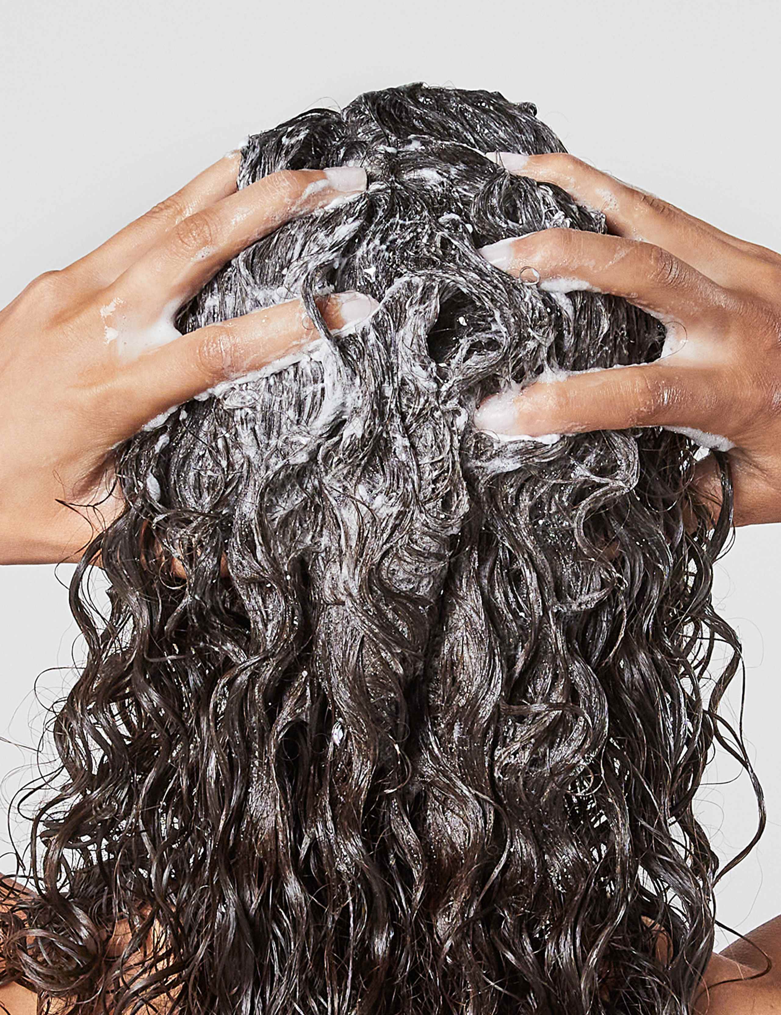 Philip Kingsley Flaky/Itchy Scalp Hydrating Curl Anti-Dandruff Shampoo 250ml 6 of 8