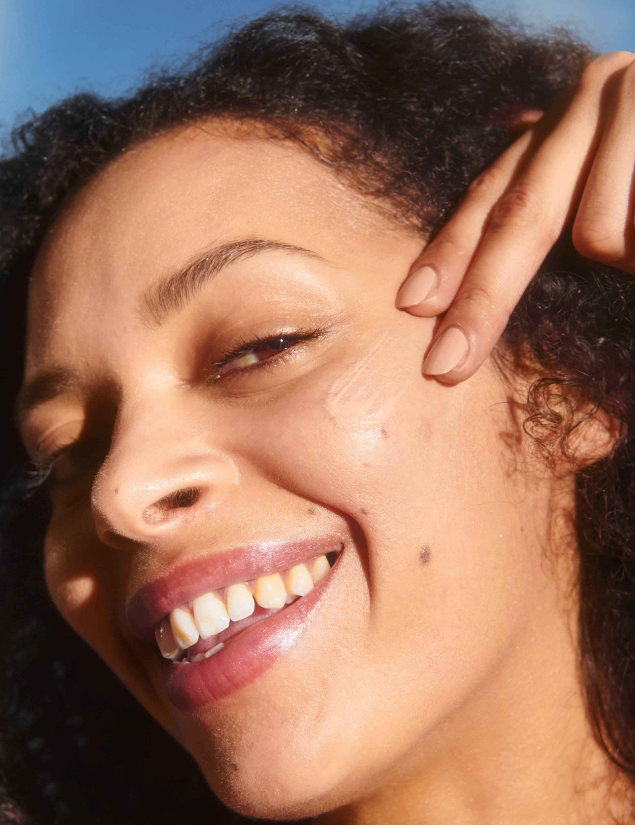 British Summer Time Glow™ SPF 30 Illuminating Sunscreen 5 of 7