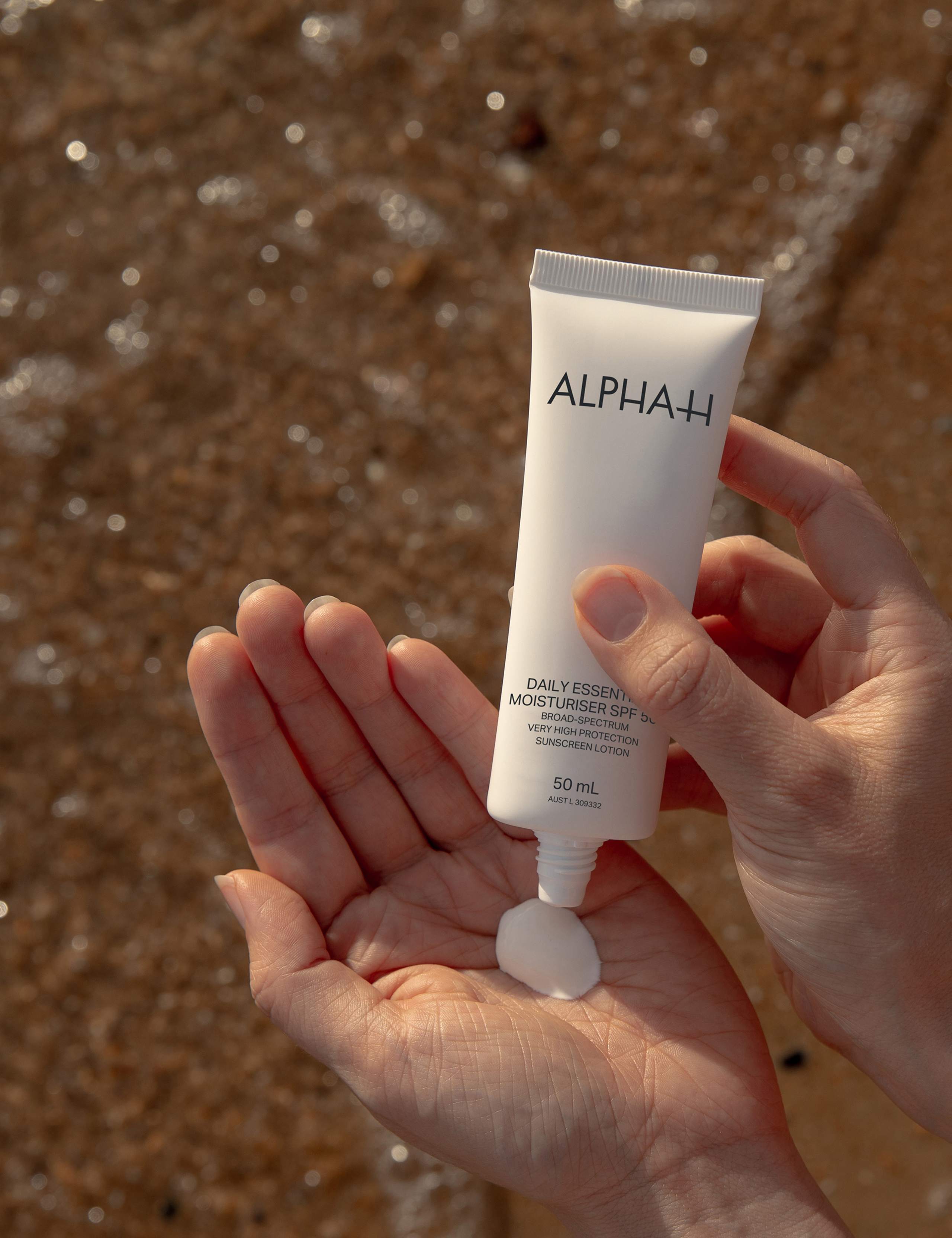 Daily Essential Moisturiser Cream SPF50+ 50ml 6 of 7