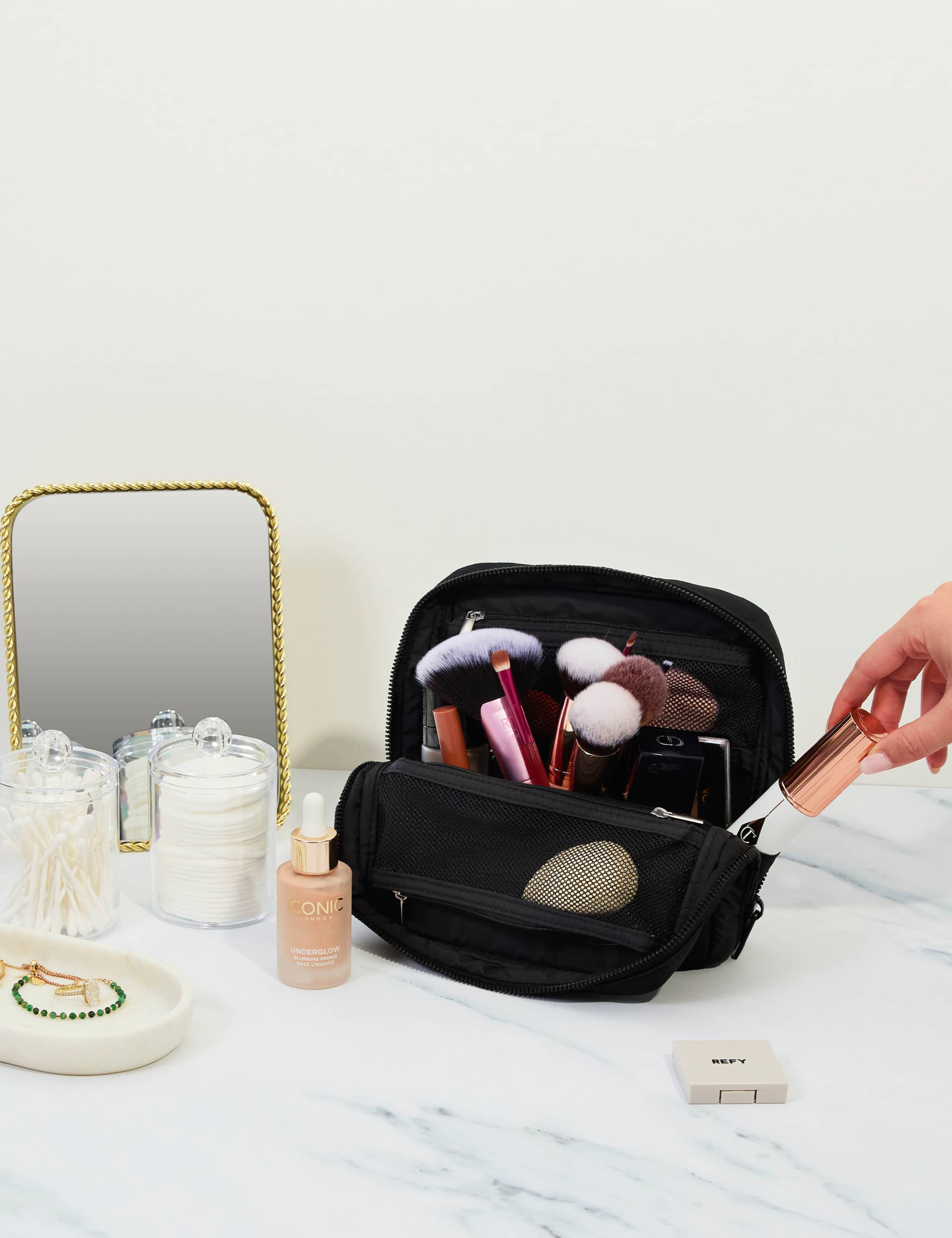 Flat Lay The Showcase Small 8 of 10