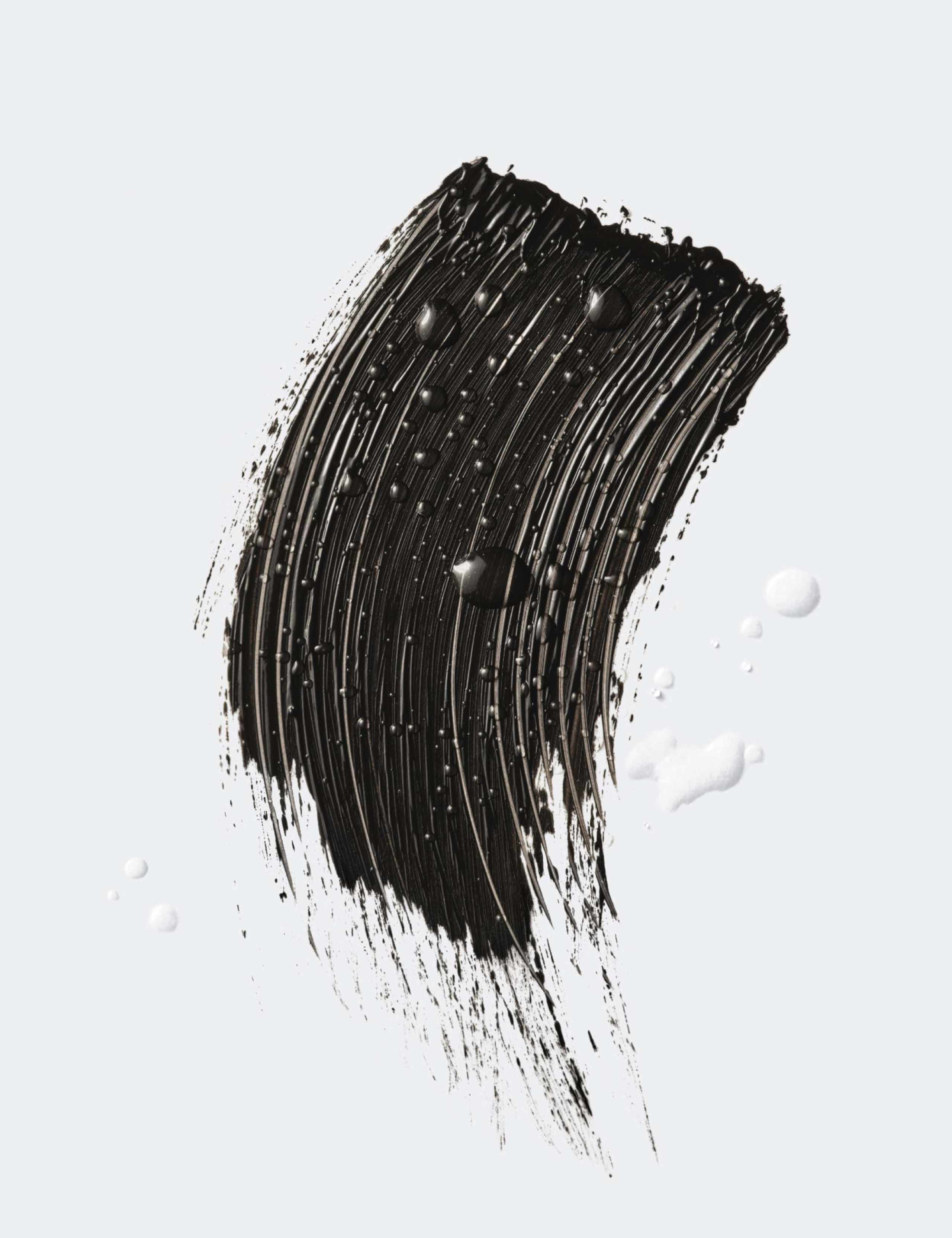 High Impact High-Fi™ Full Volume Waterproof Mascara - Intense Black 4 of 9