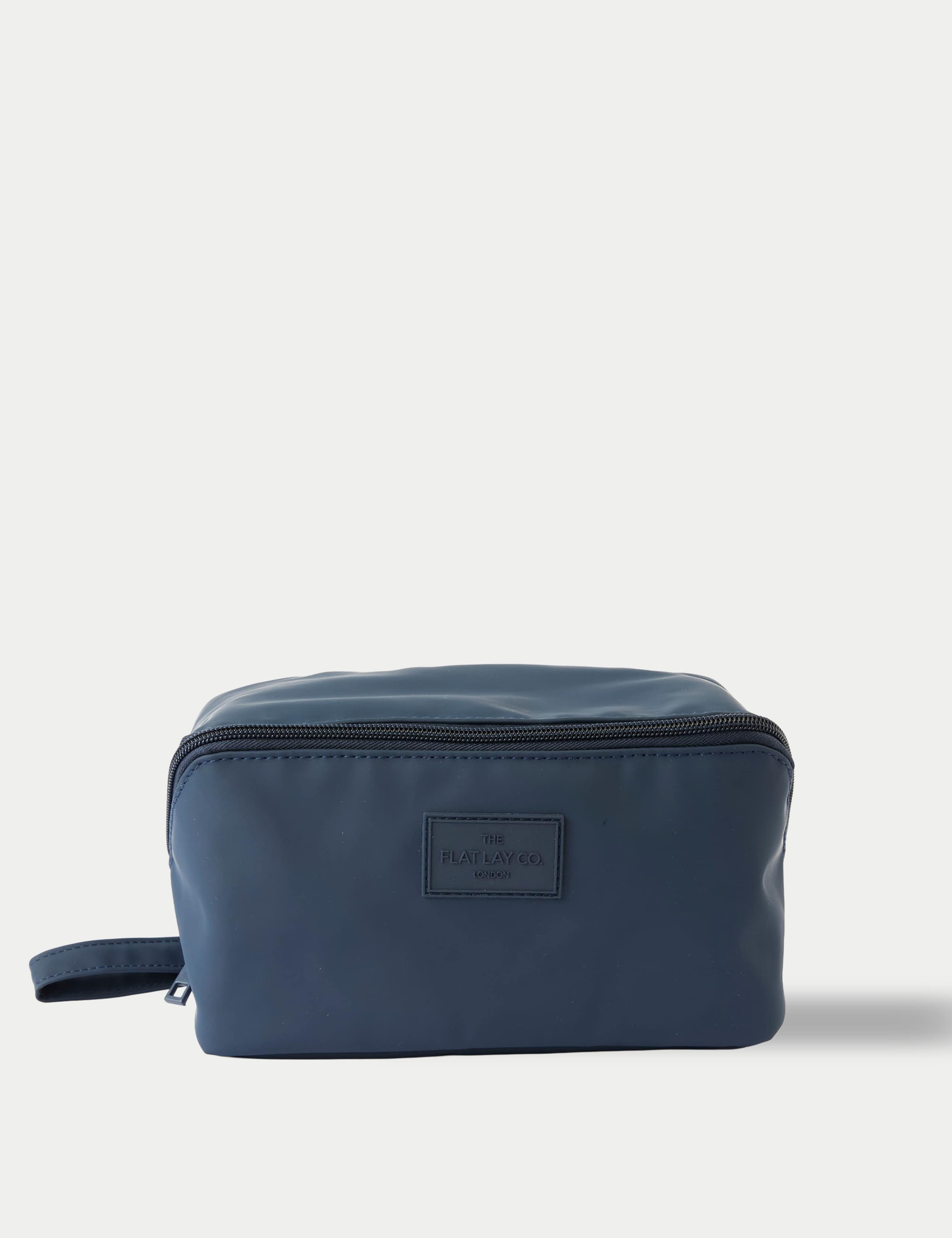 The Toiletry Carry 1 of 7