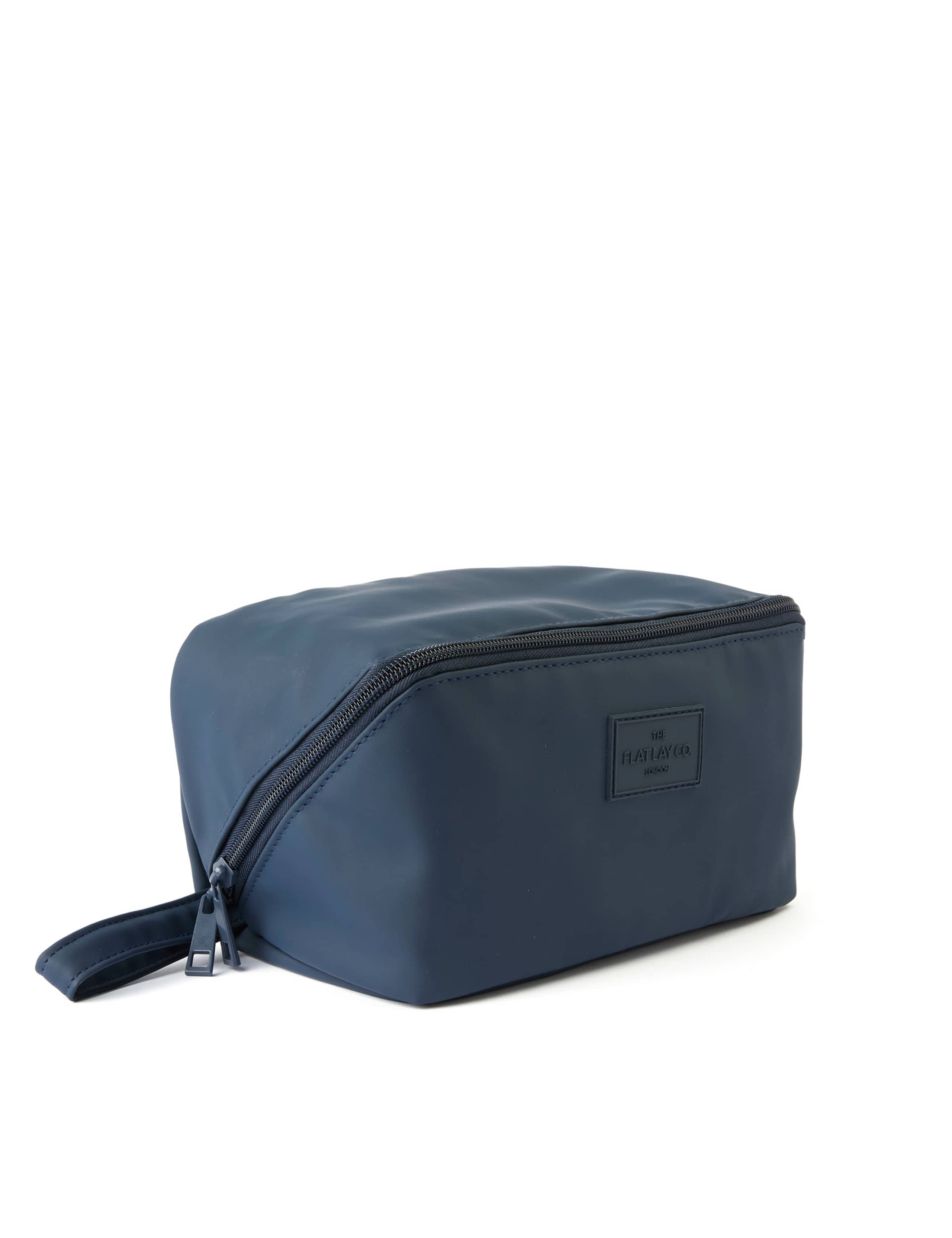 The Toiletry Carry 2 of 7