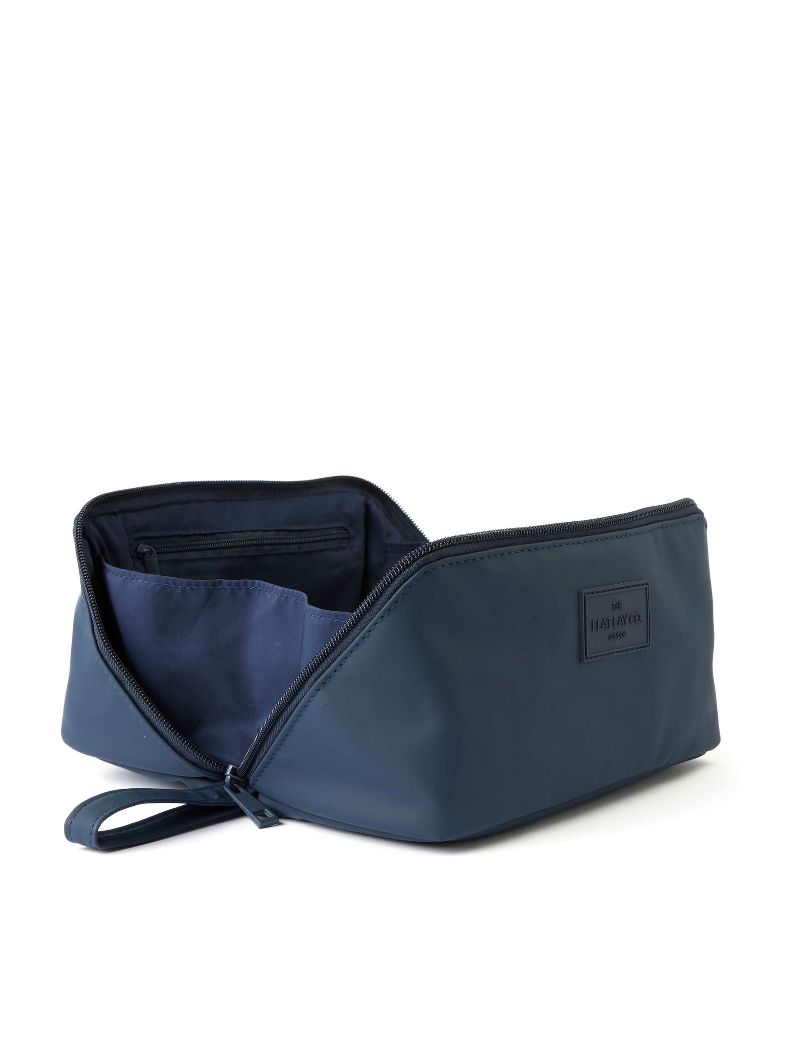 The Toiletry Carry 3 of 7
