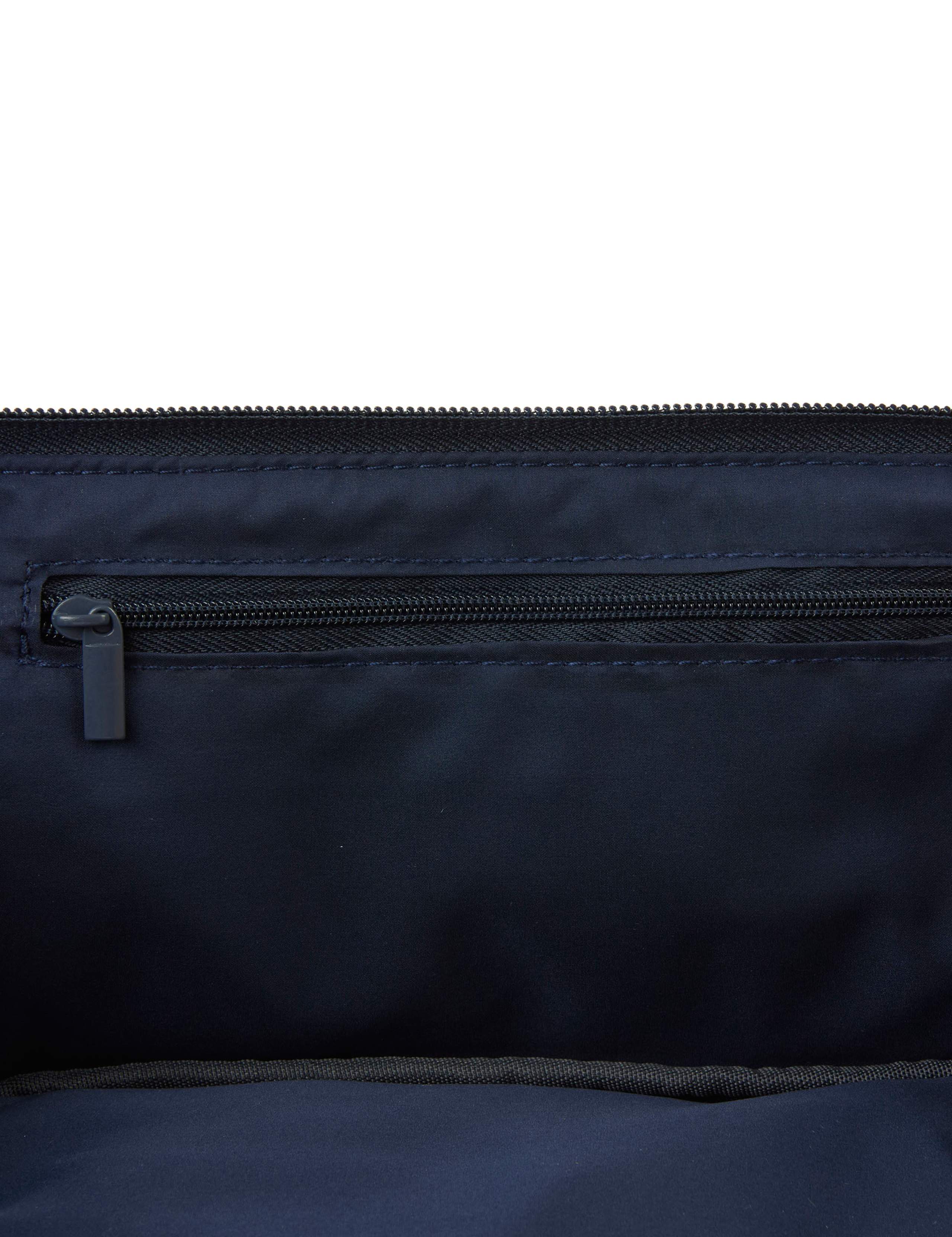 The Toiletry Carry 4 of 7