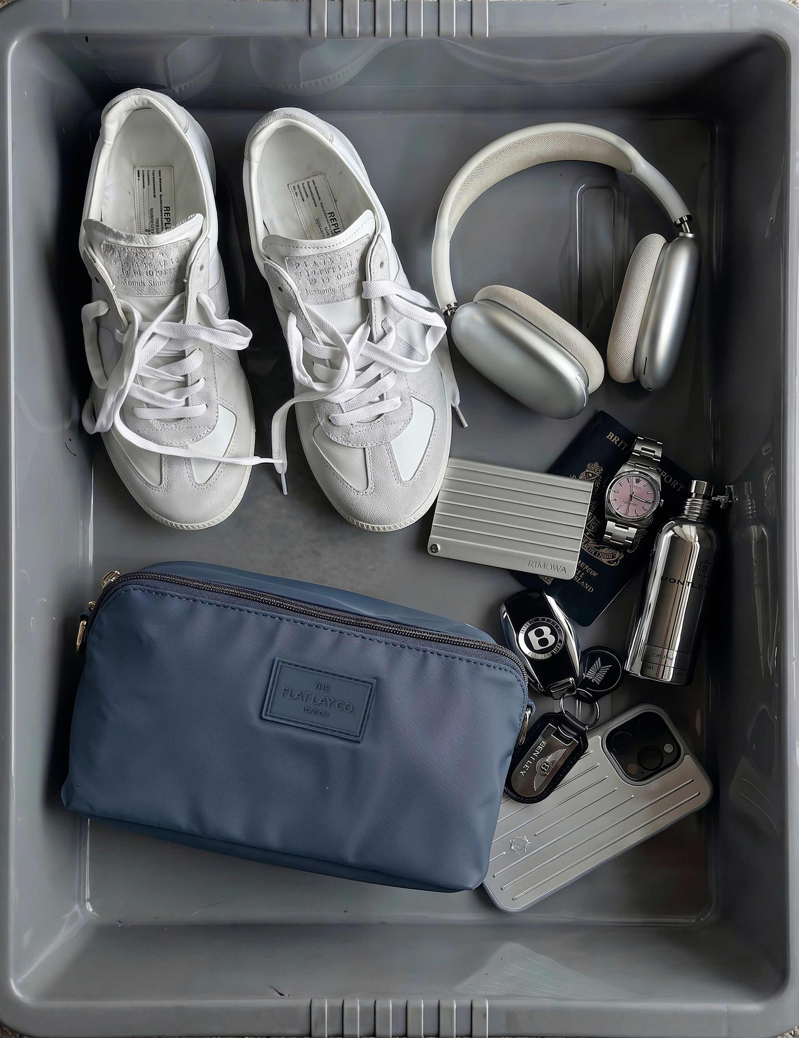 The Toiletry Carry 7 of 7