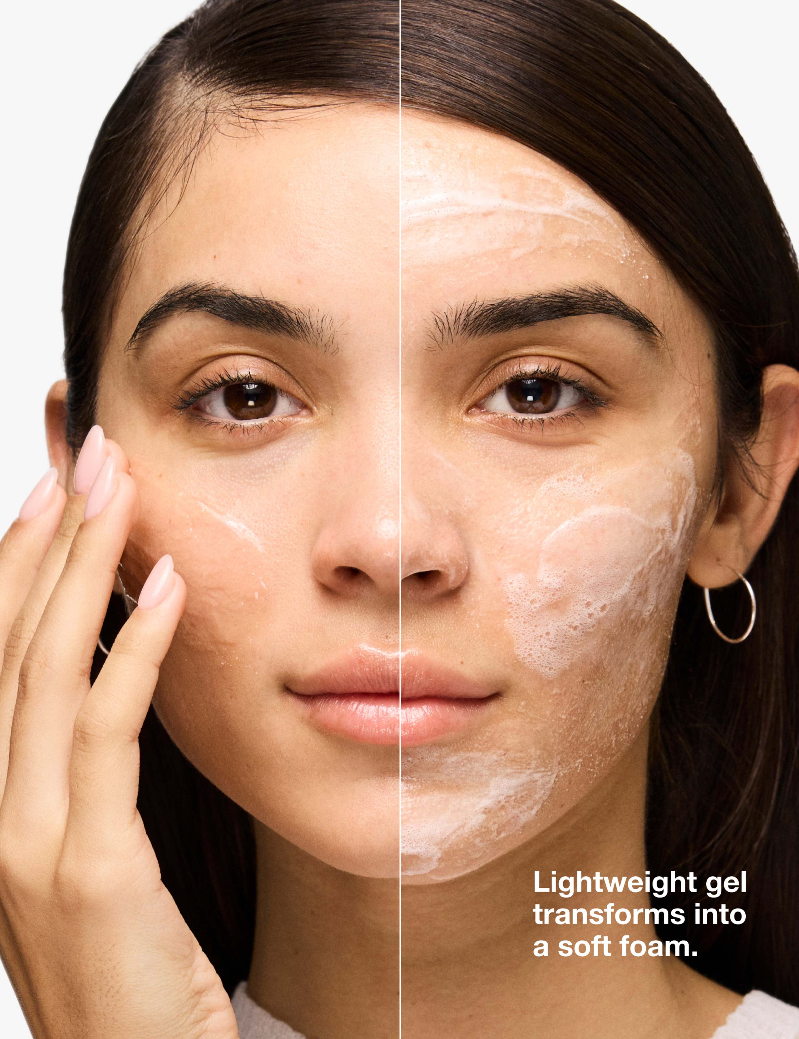 Moisture Surge™ Exfoliating Glow Cleanser 125ml 8 of 9