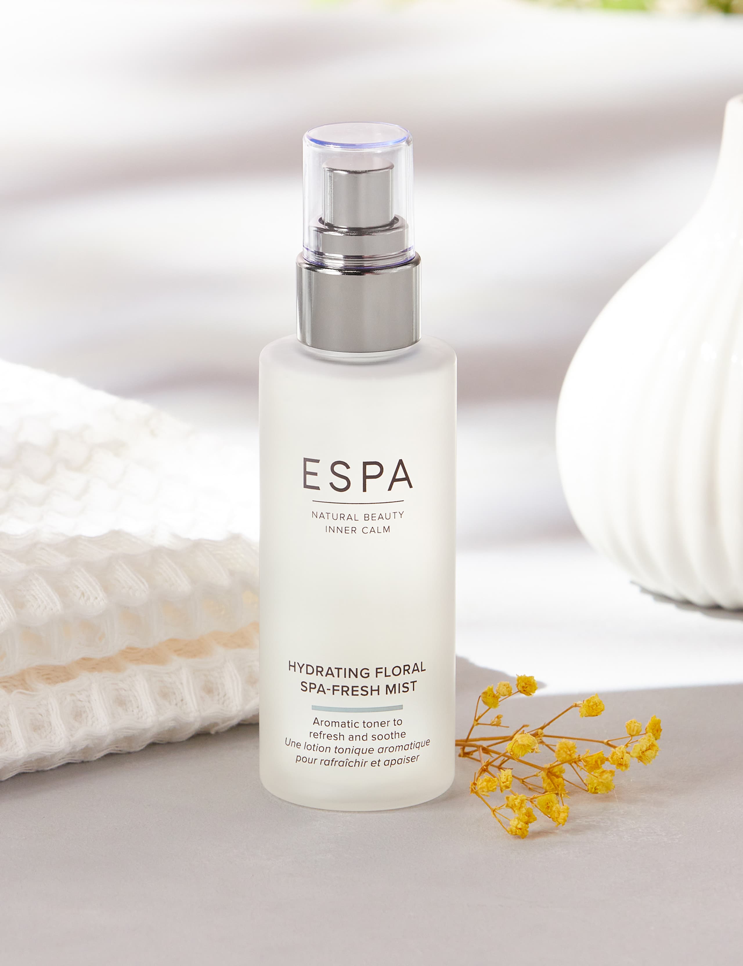 Hydrating Floral Spa Fresh Mist 100ml 2 of 3