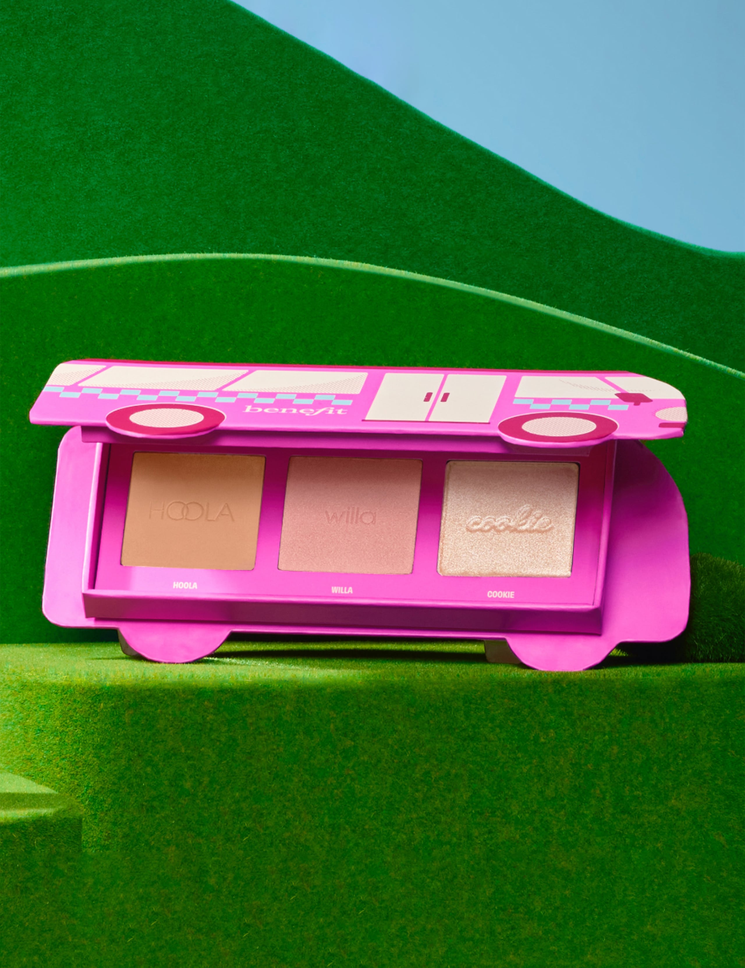 Beauty Bus Stop, Hoola Bronzer, Blusher & Highlighter Cheek Gift Palette 8 of 8