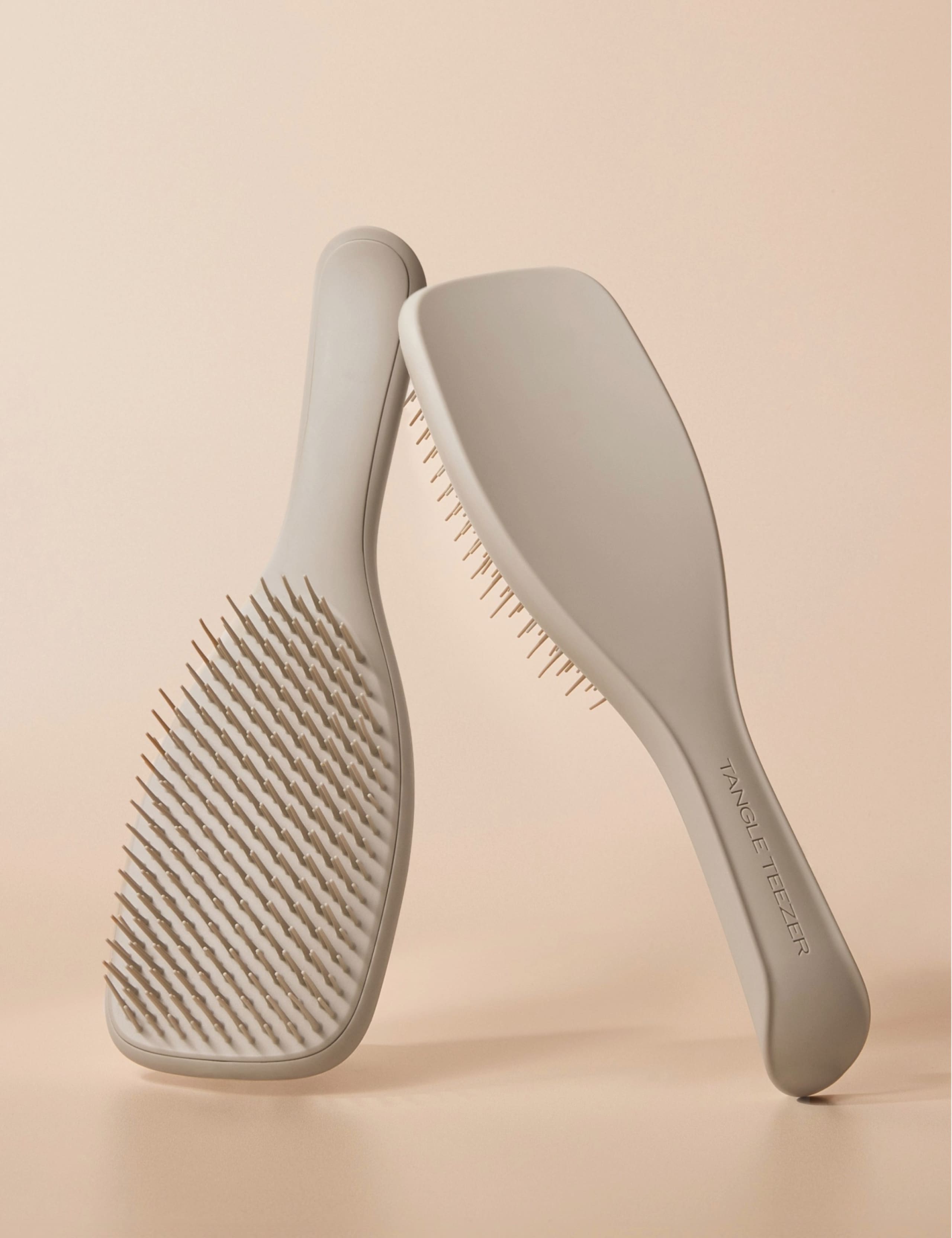 The Ultimate Detangler Matte 5 of 7