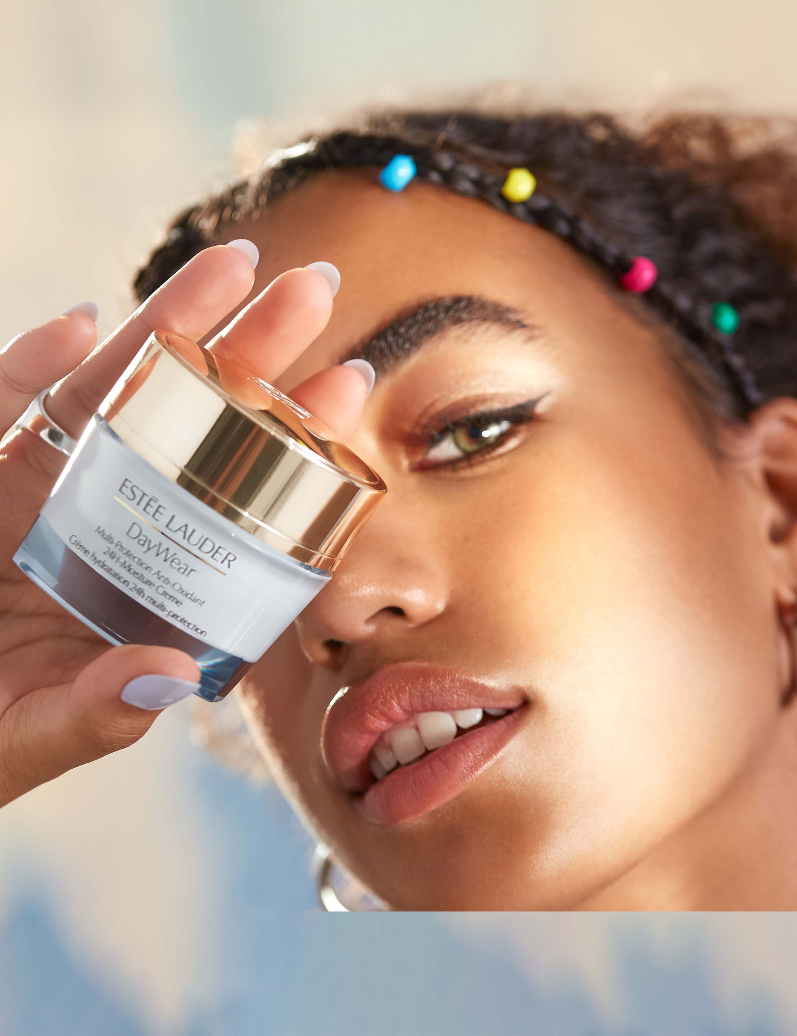 DayWear Moisturiser Multi-Protection Anti-Oxidant 24H-Moisture Creme SPF 15 3 of 3