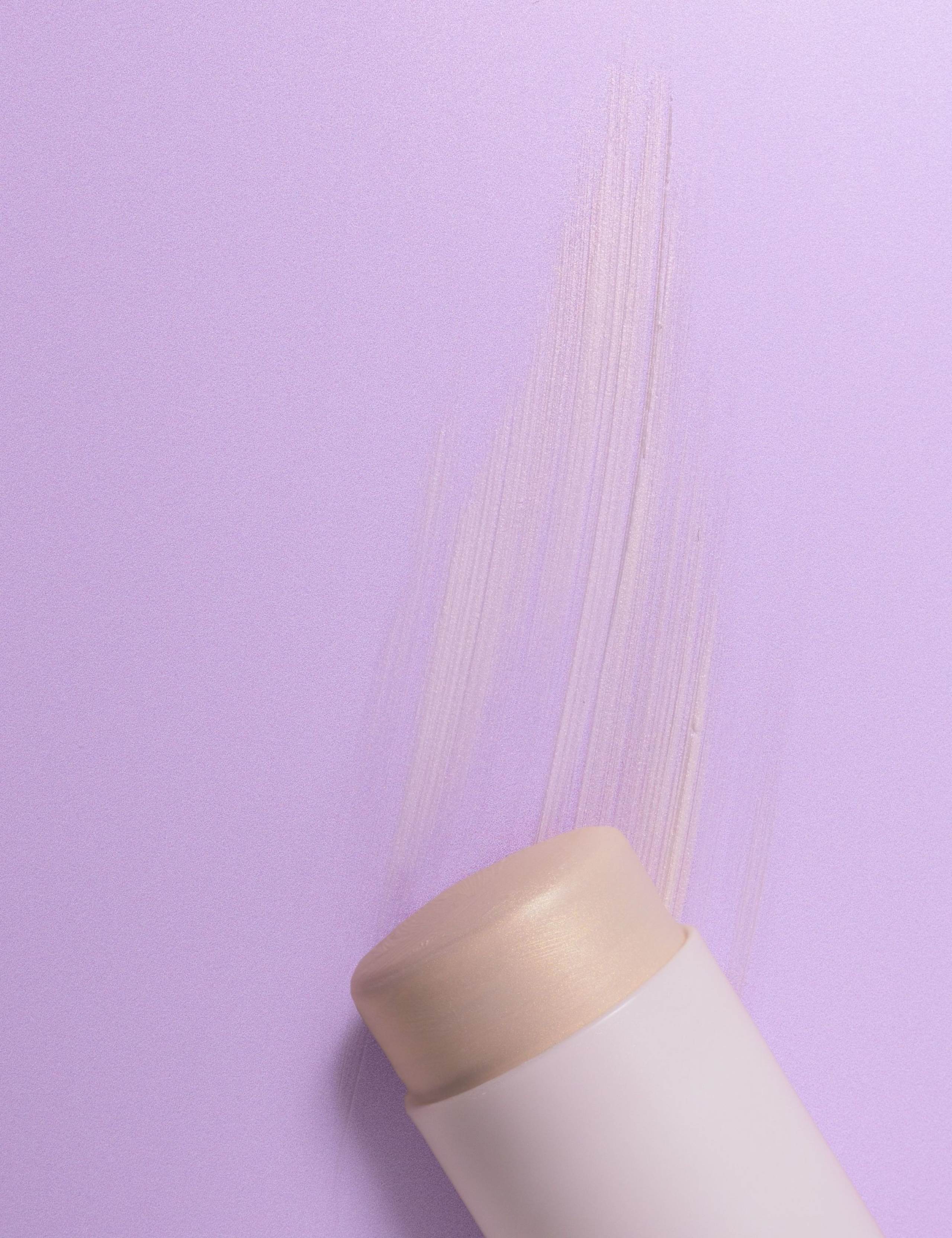 The Shimmer One - Mineral Glow Stick SPF 45 20g 3 of 4