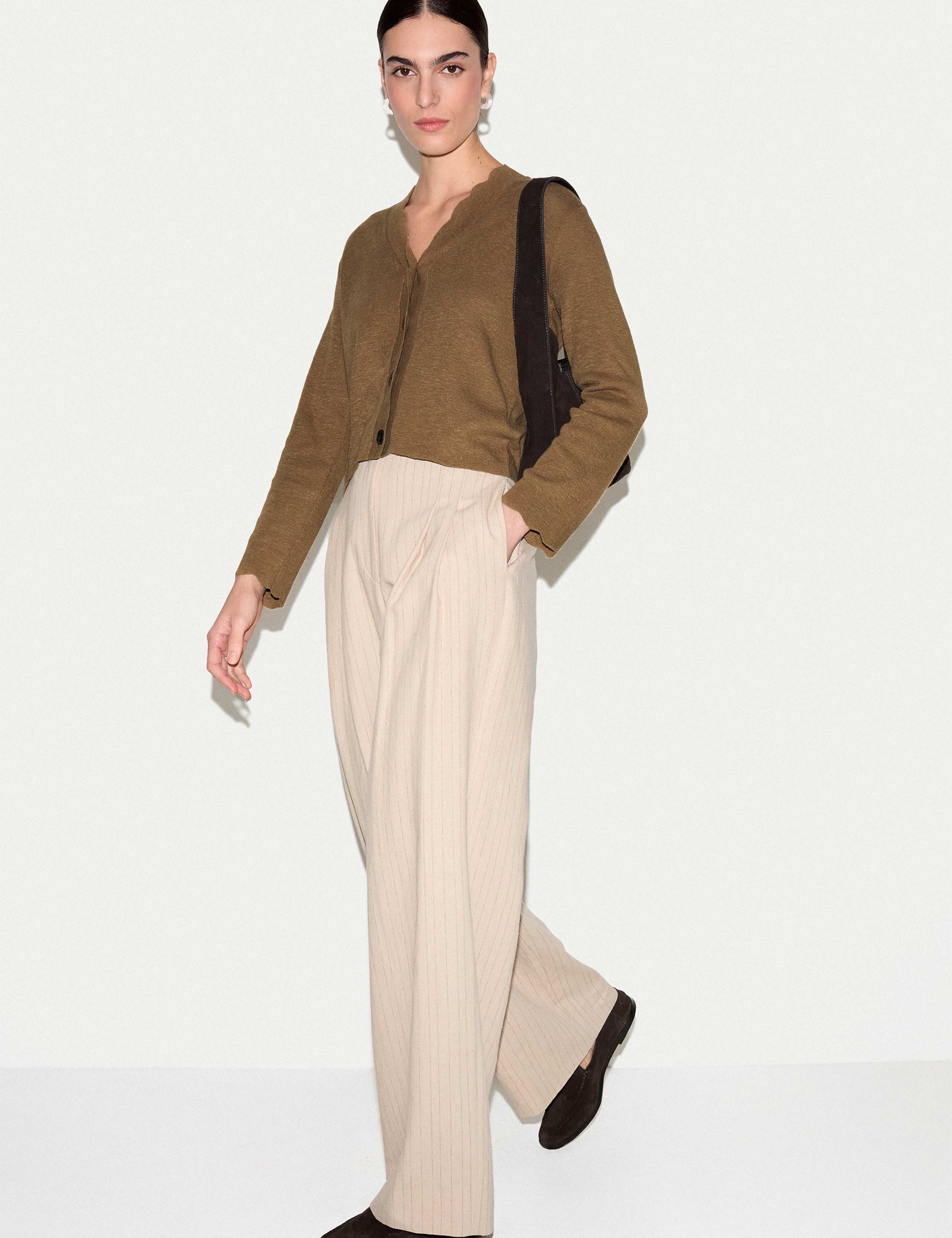 Linen Rich V-Neck Scallop Detail Cardigan 3 of 5