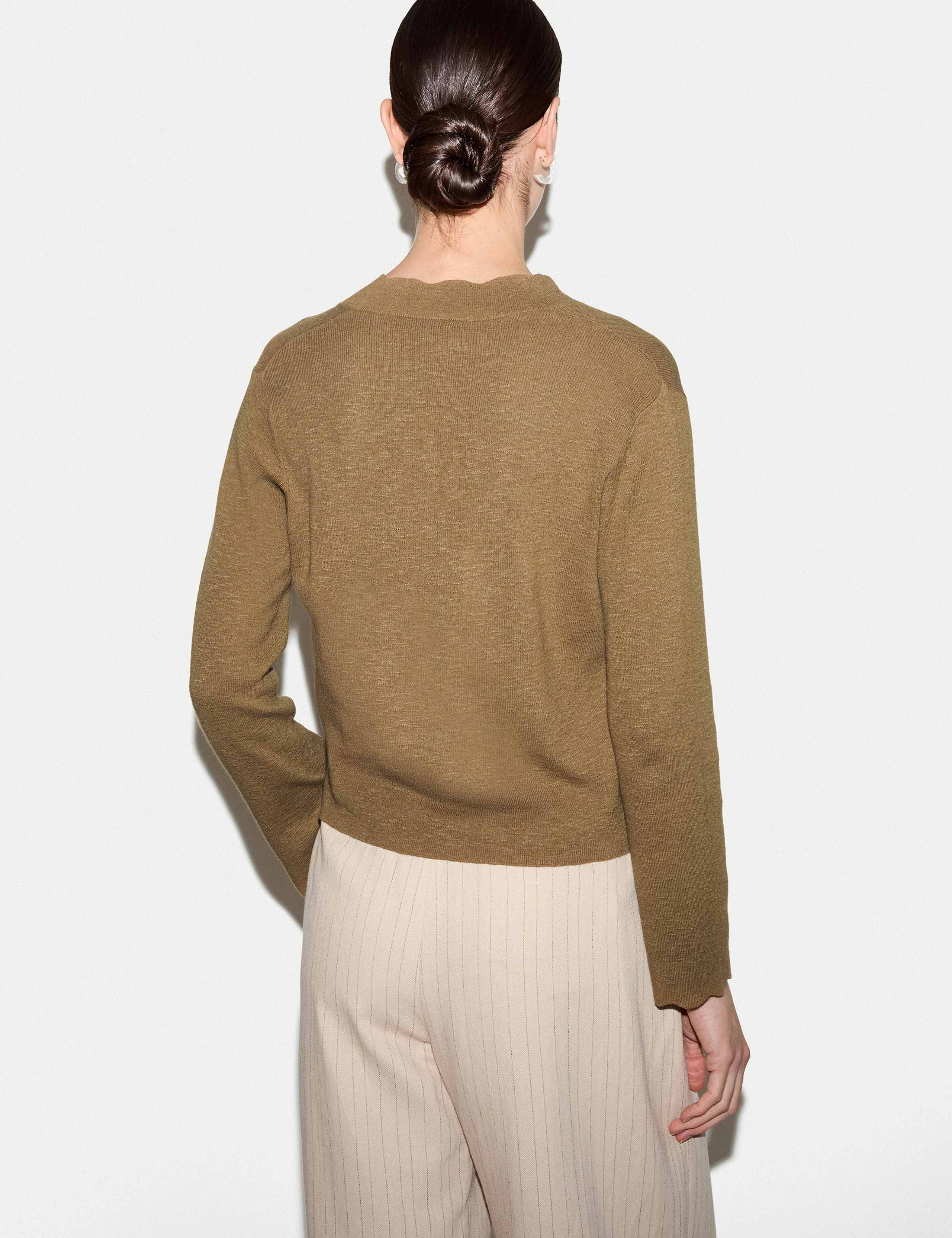 Linen Rich V-Neck Scallop Detail Cardigan 4 of 5