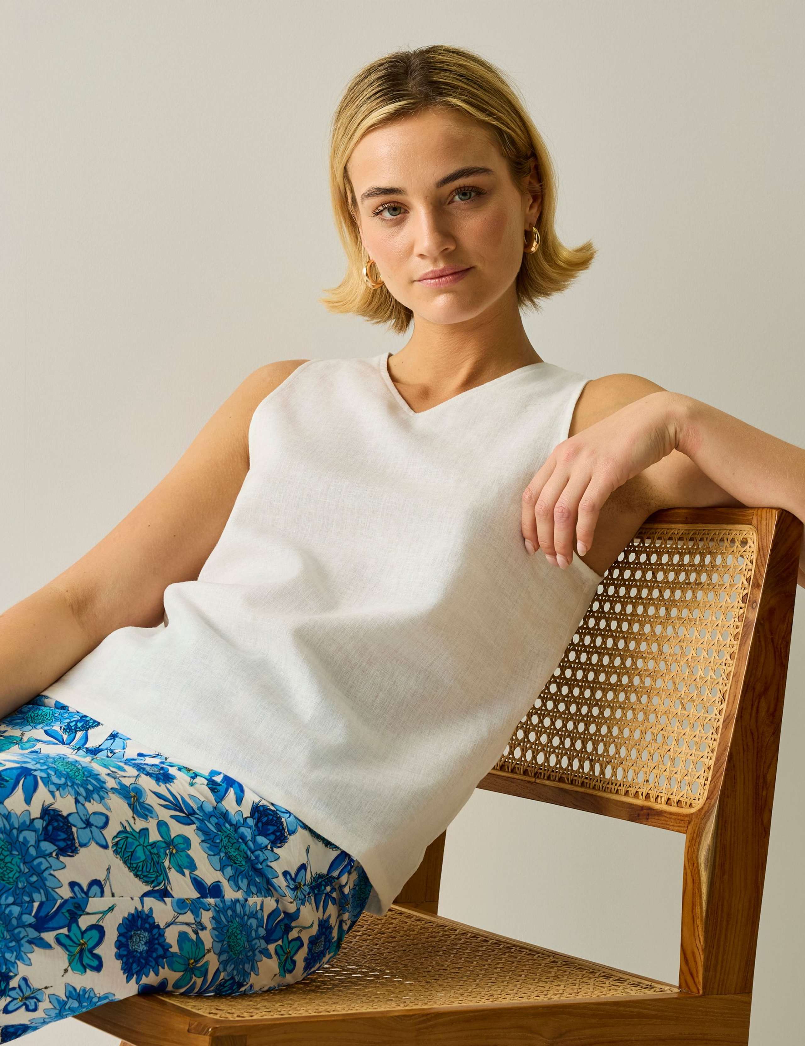 Palomina V-Neck Vest Top with Linen 4 of 5