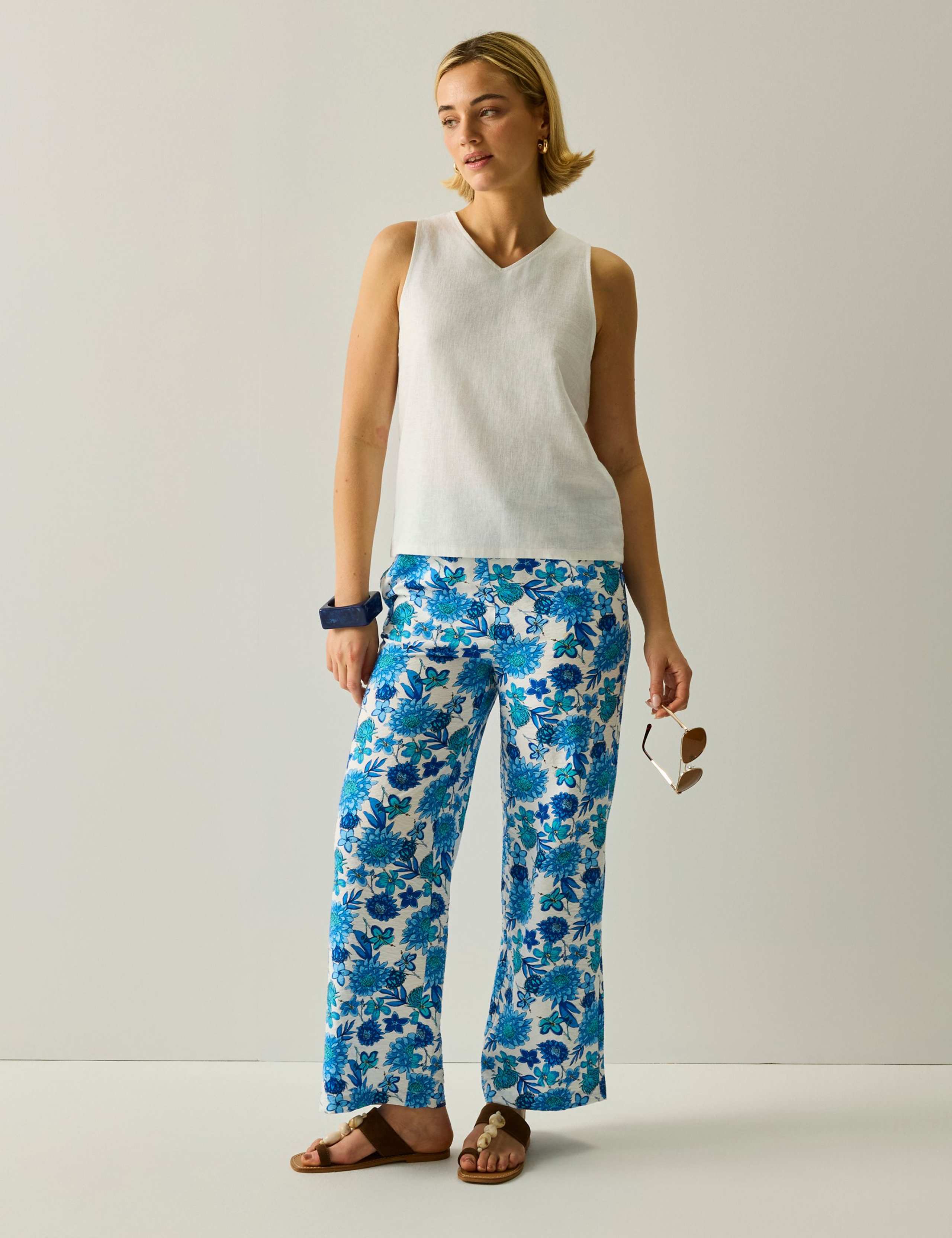 Palomina V-Neck Vest Top with Linen 5 of 5