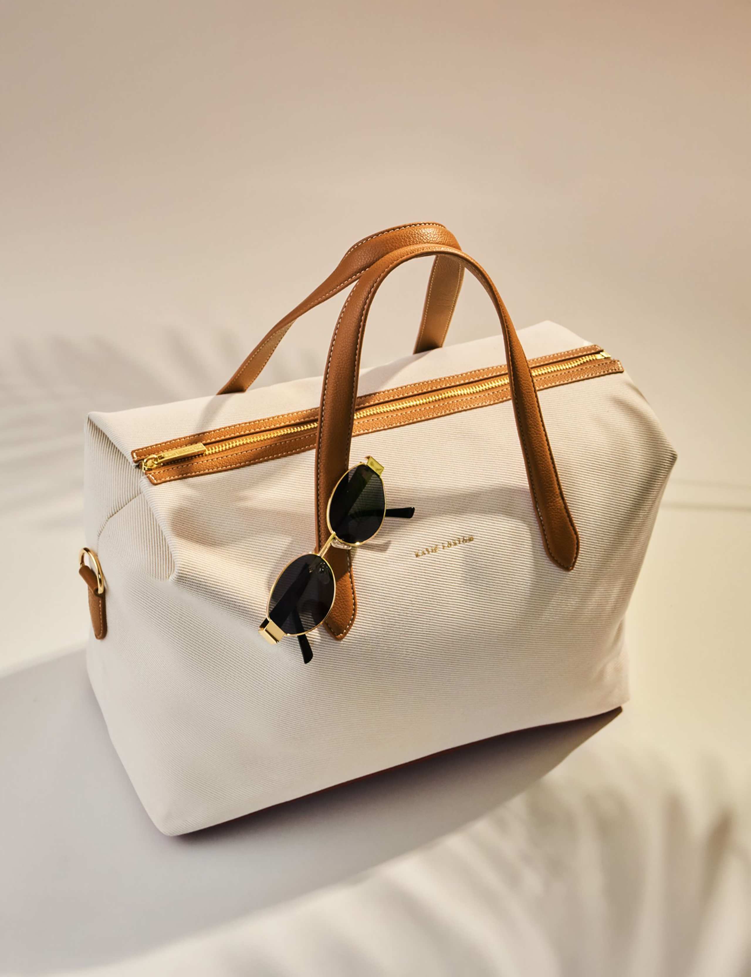 Canvas Cabin Weekend Bag 3 of 9