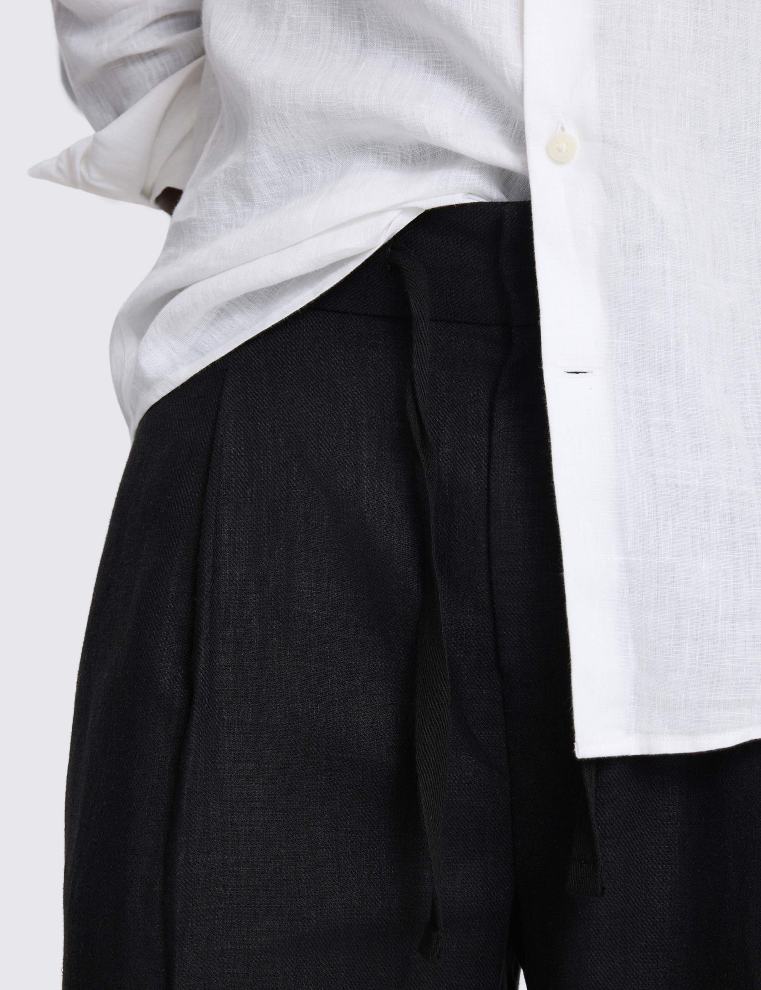 Linen Rich Single Pleat Lightweight Shorts 4 of 4