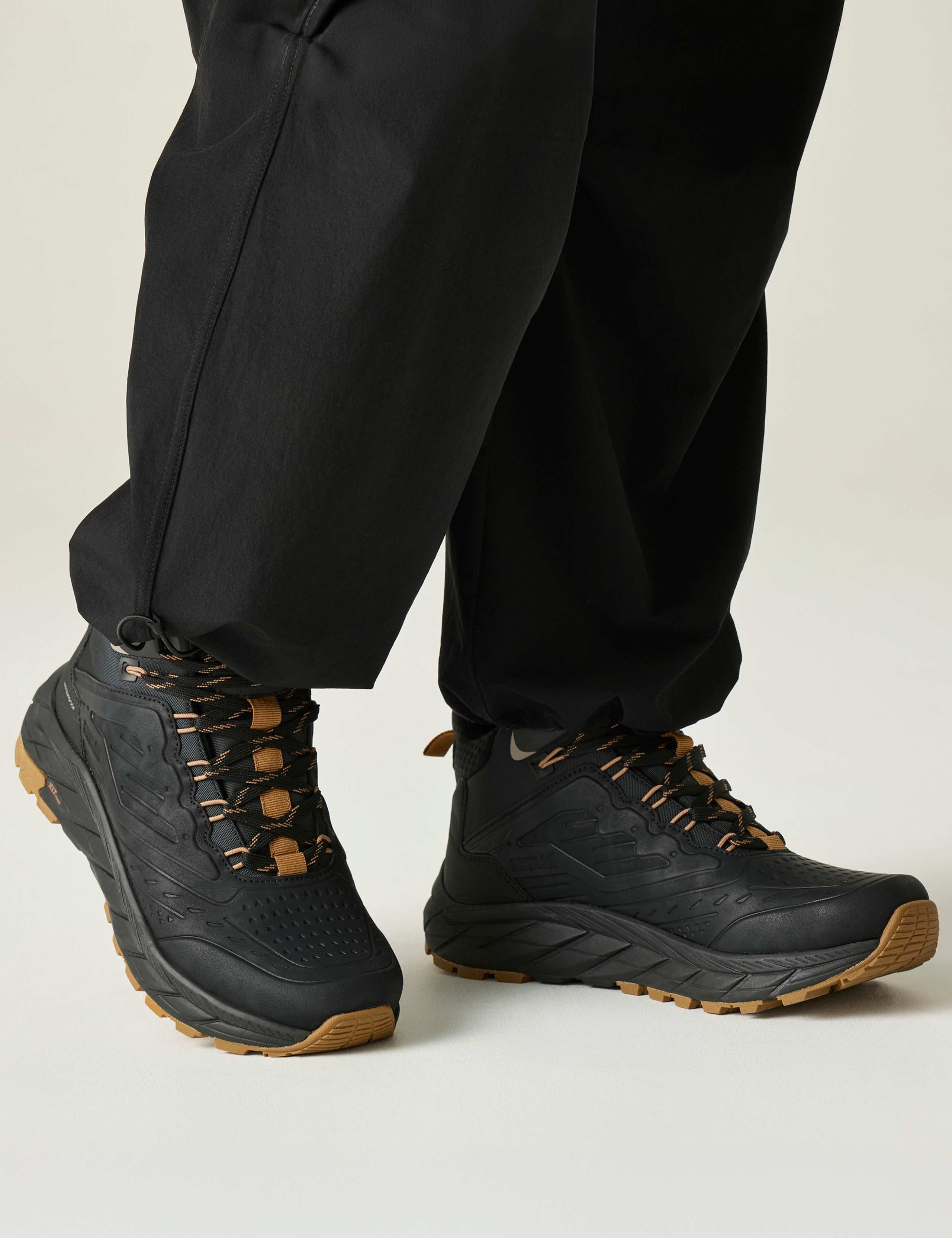 Derino Mid Leather Walking Boots 6 of 9