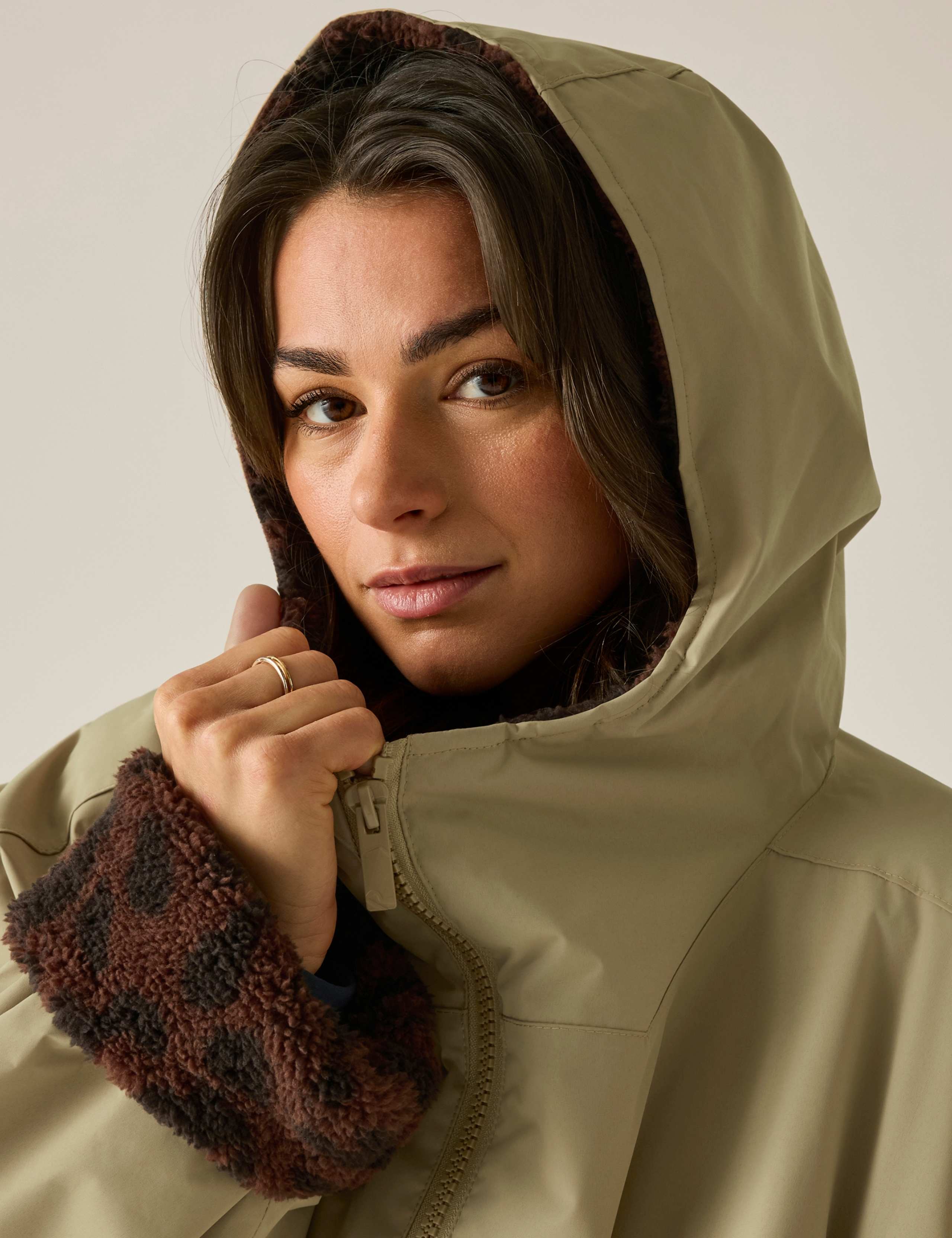 Waterproof Leopard Lined Changing Robe 6 of 7