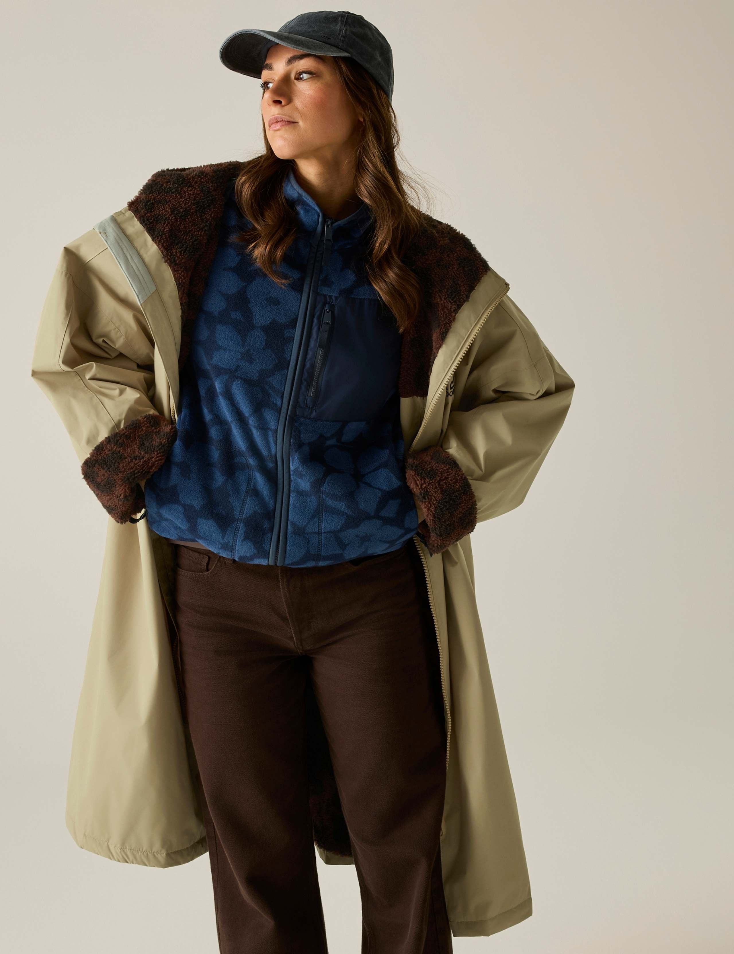 Waterproof Leopard Lined Changing Robe 7 of 7
