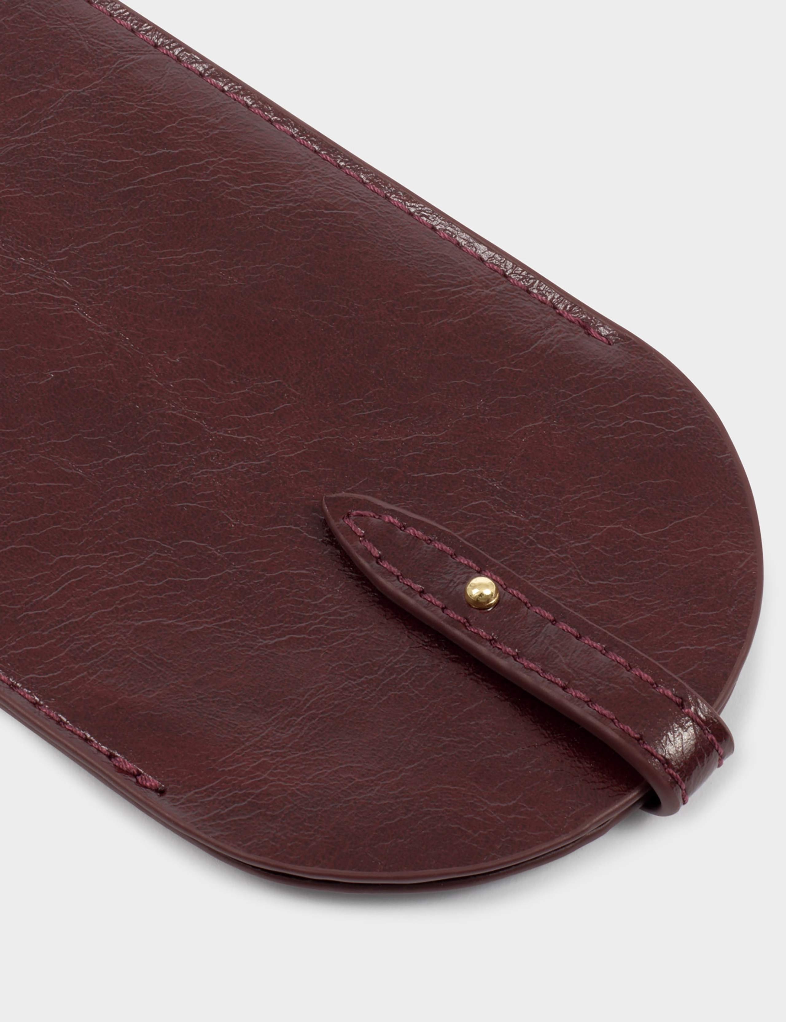 Faux Leather Patent Crackle Glasses Sleeve 5 of 5