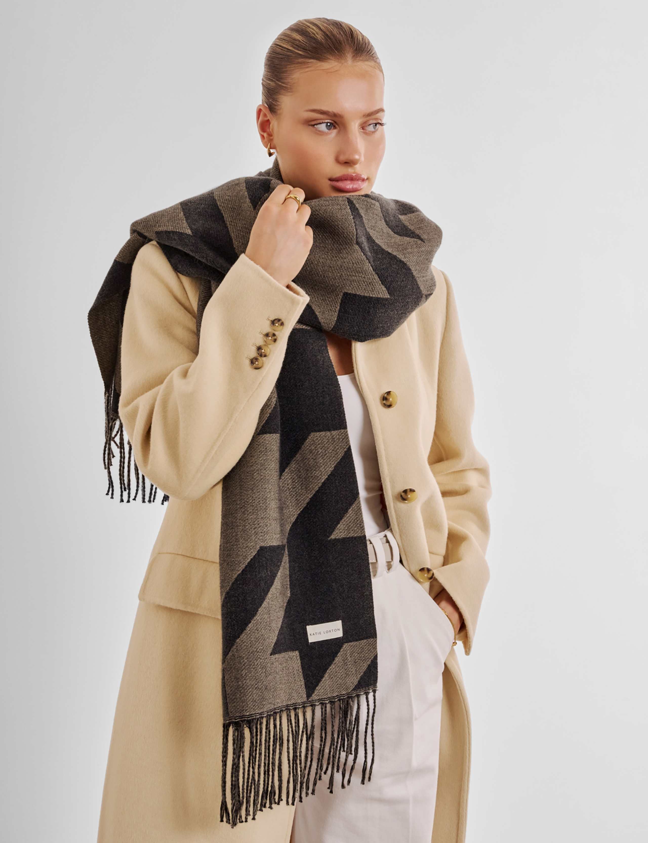 Houndstooth Blanket Scarf 1 of 4