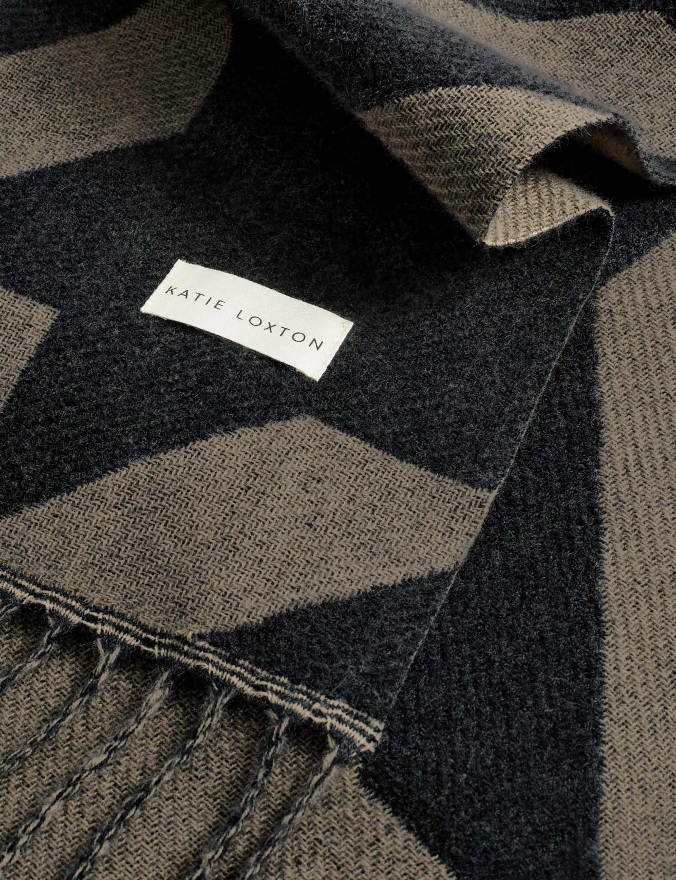 Houndstooth Blanket Scarf 4 of 4