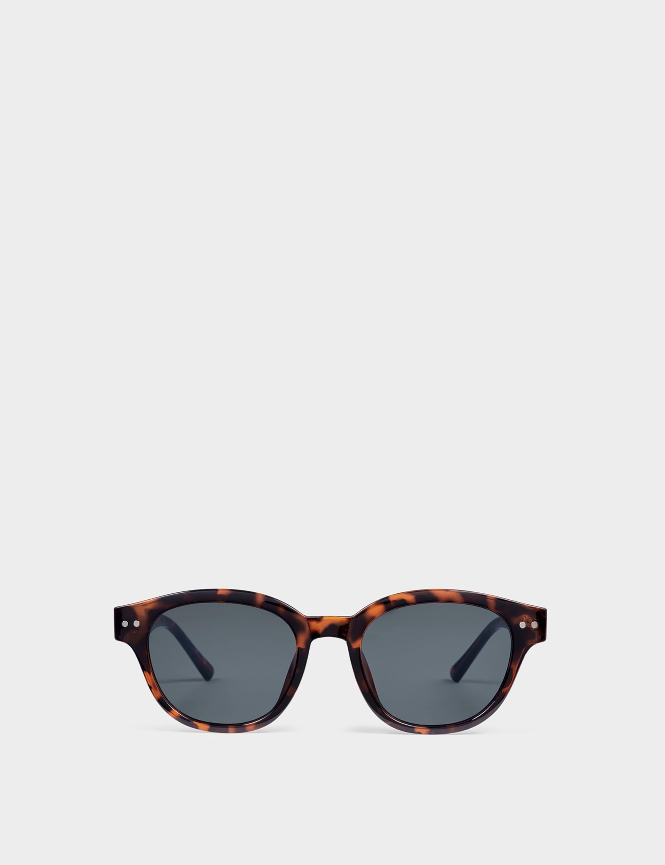 Round Sunglasses 2 of 5