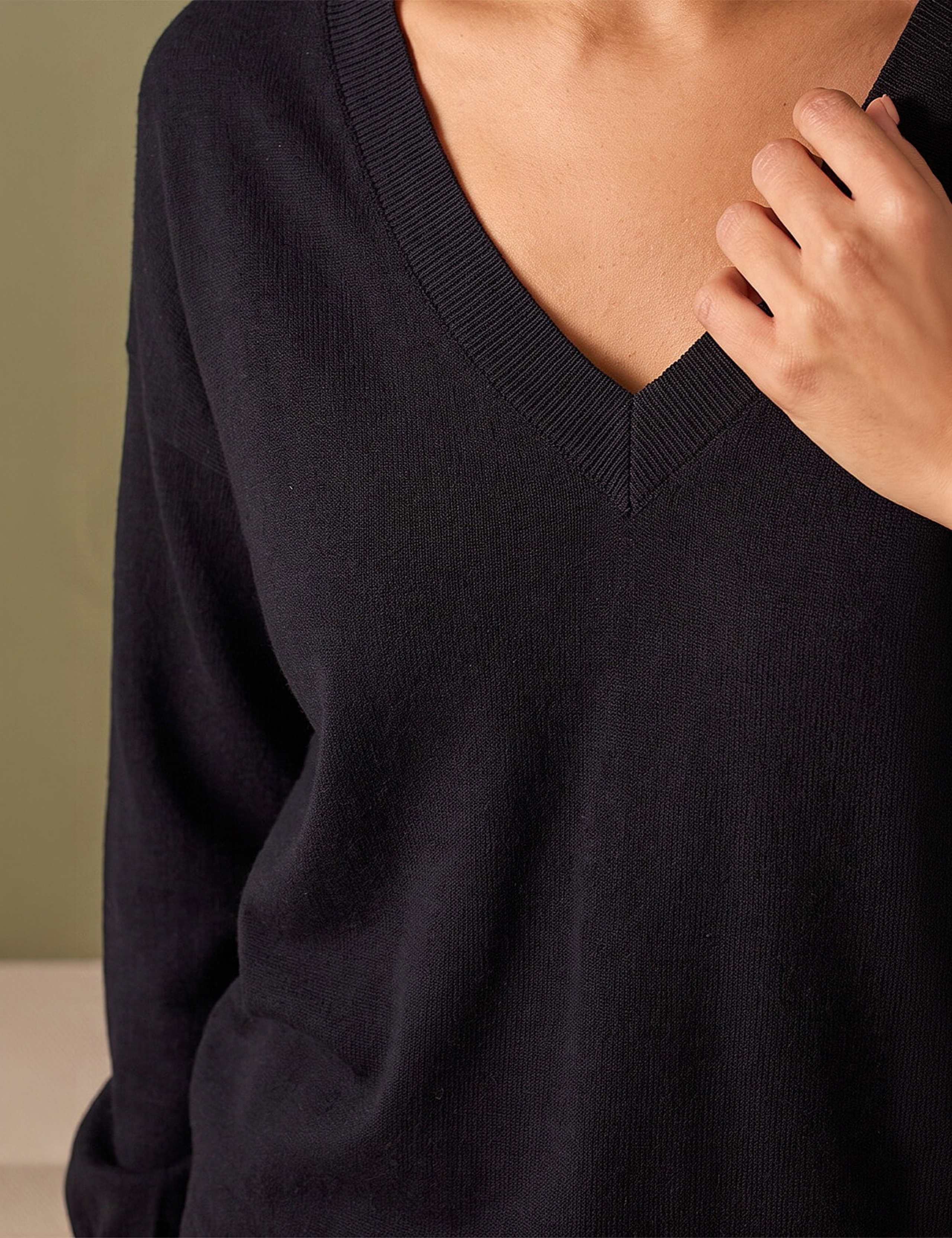 V-Neck Jumper 4 of 4