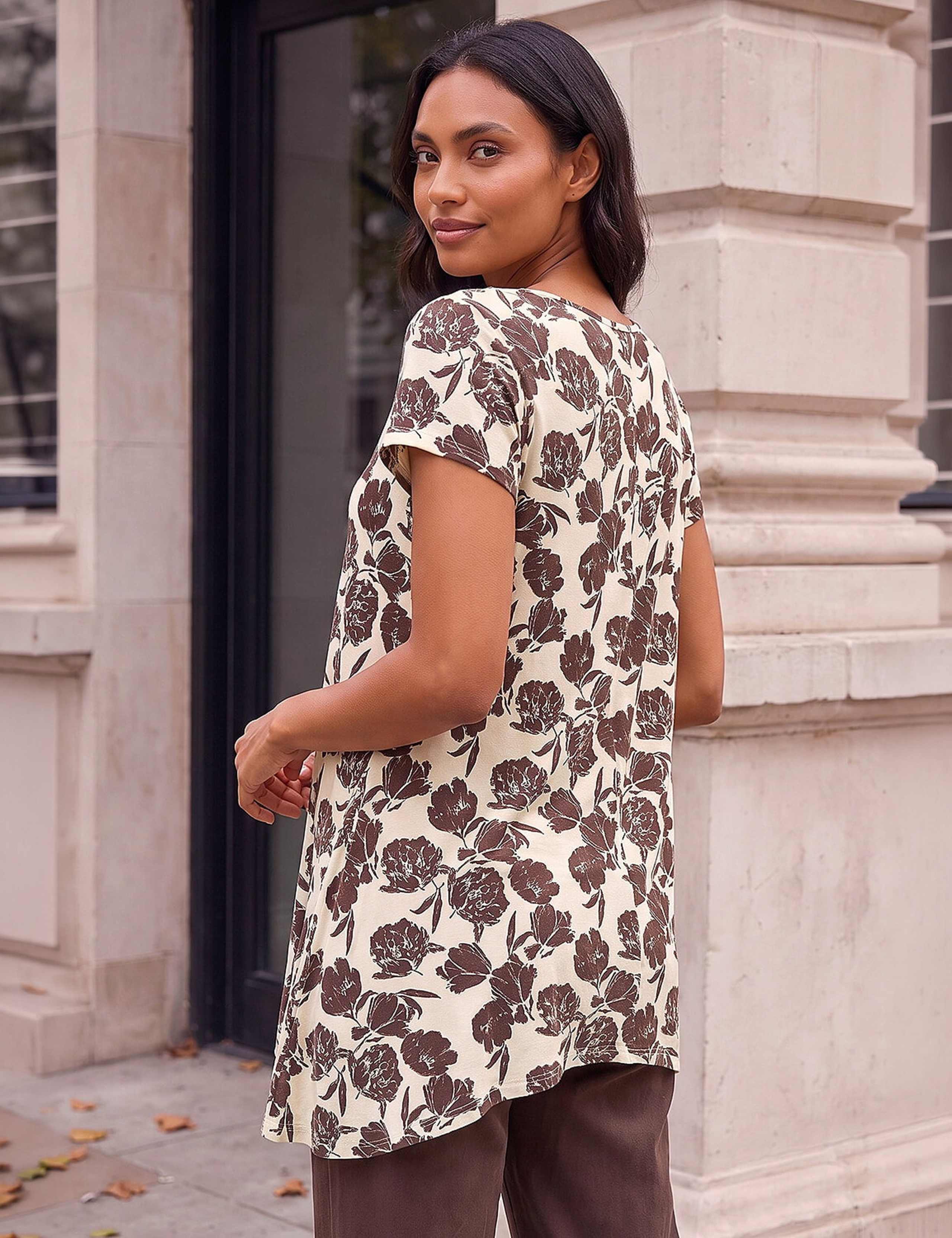 Floral Round Neck Hanky Hem Top 2 of 4