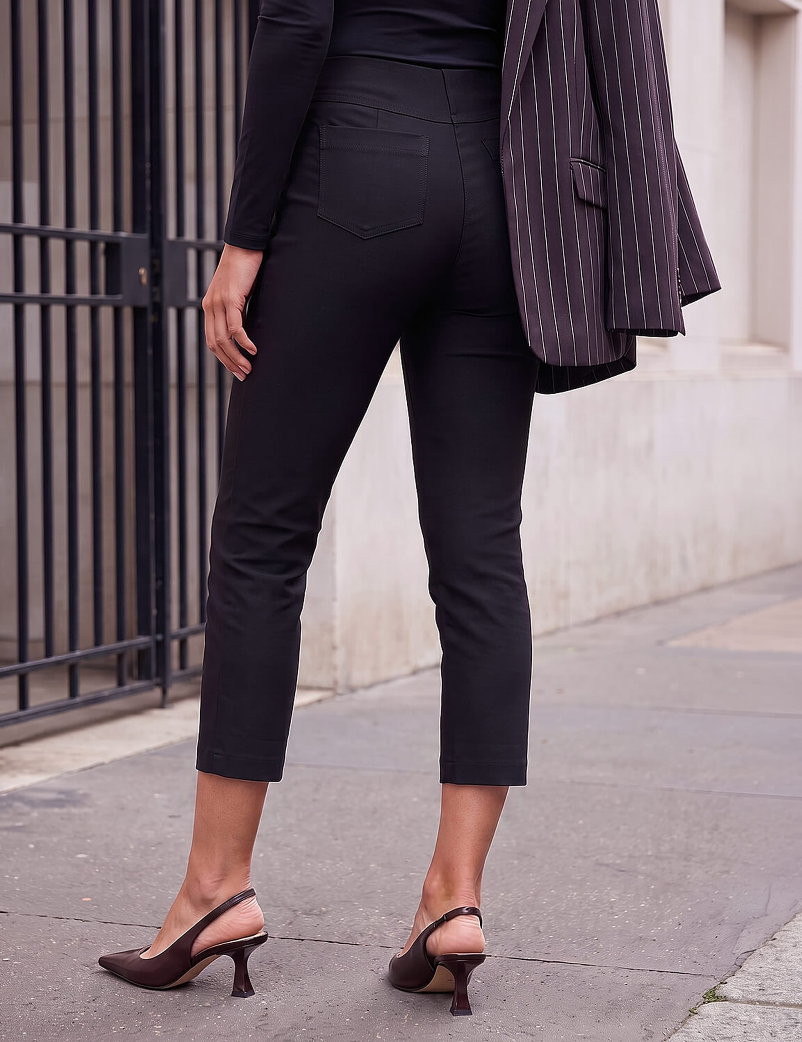 Elasticated Waist Cropped Trousers 3 of 4