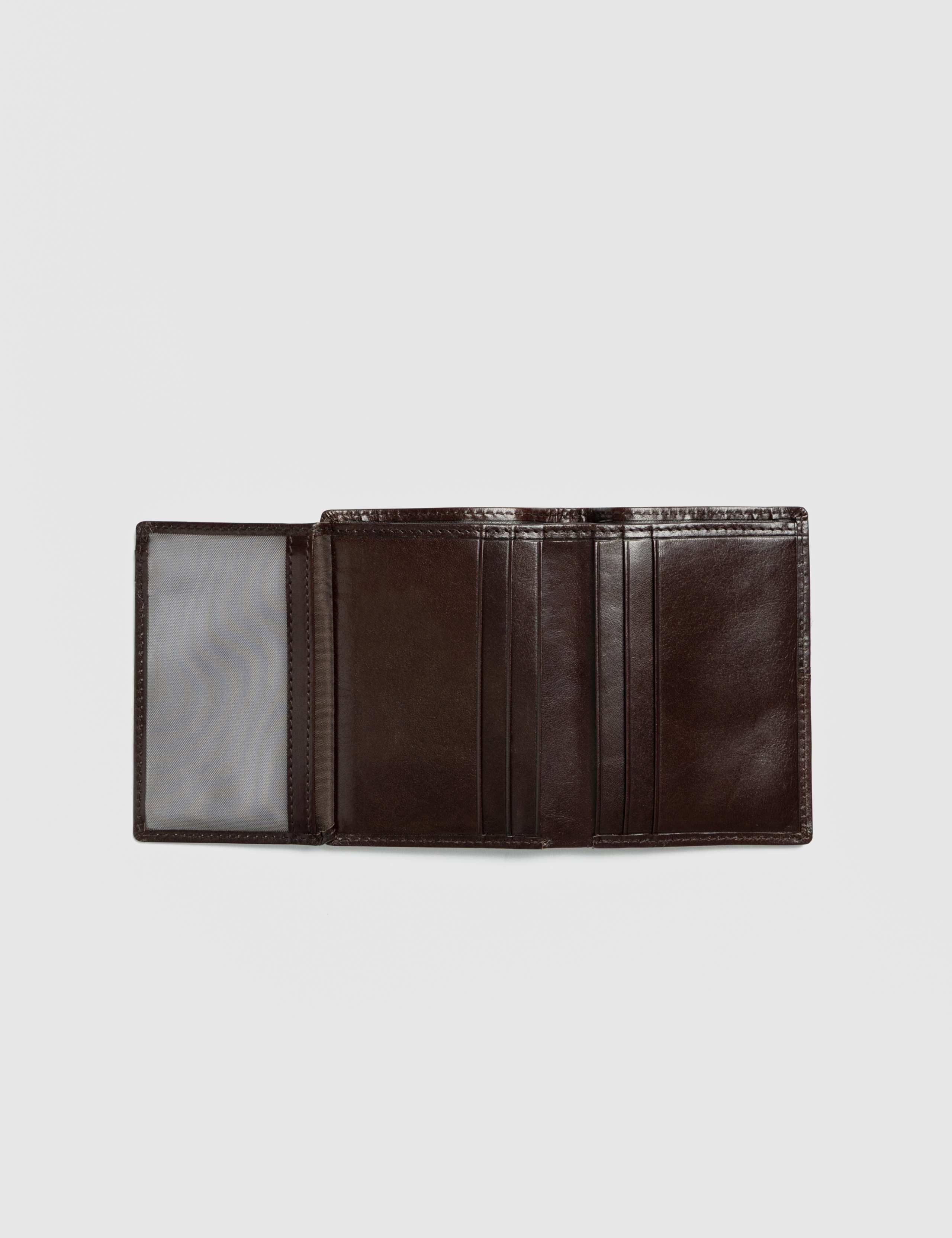 Leather Bifold Wallet with RFID Protection 2 of 5